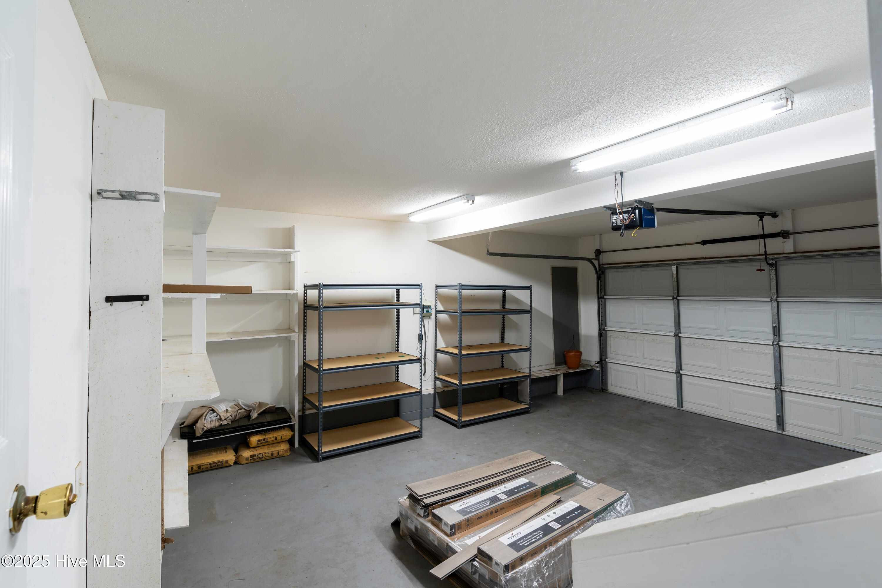 100543647 | Photo 19