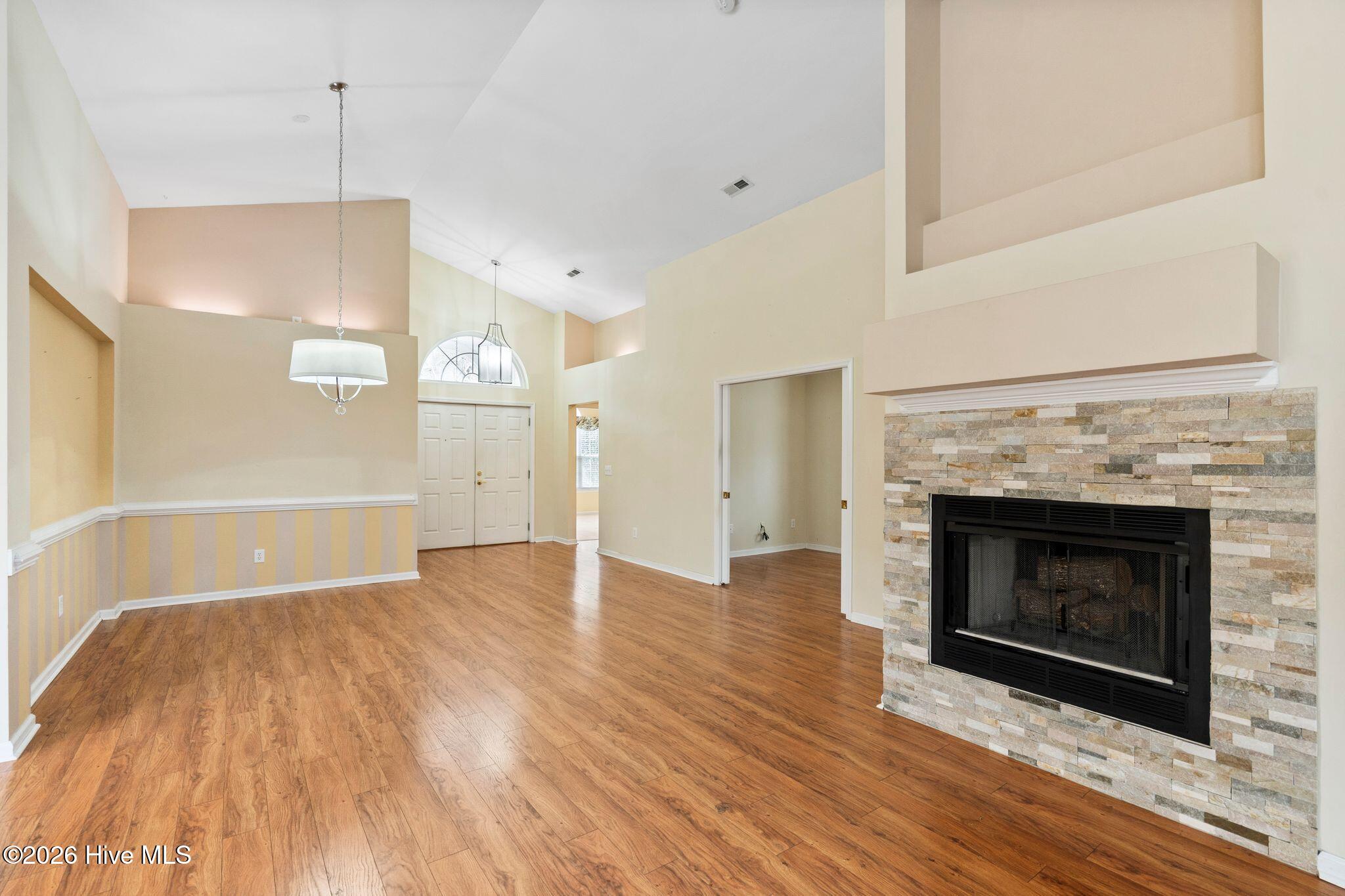 100558040 | Photo 12