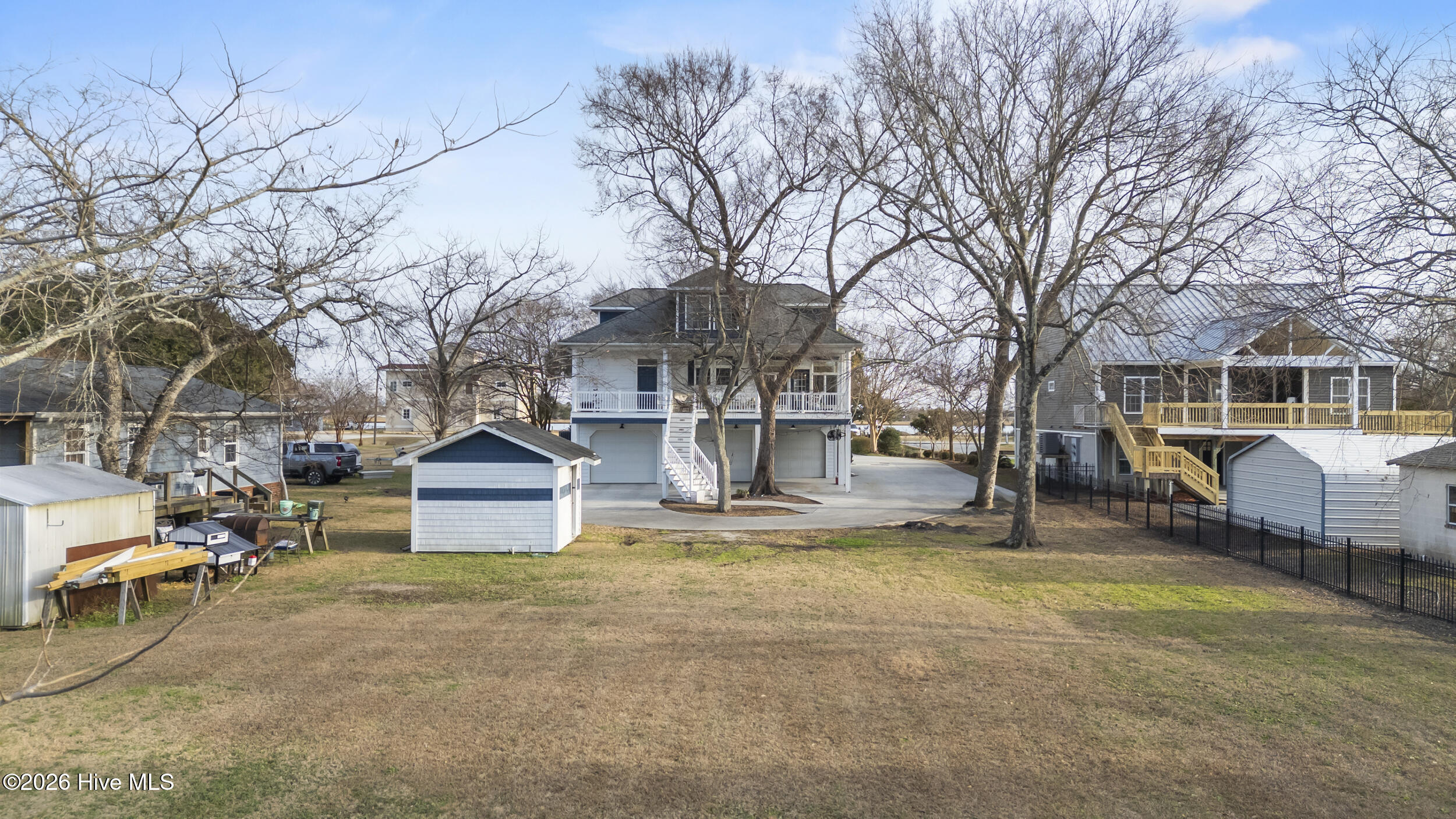 100548931 | Photo 51