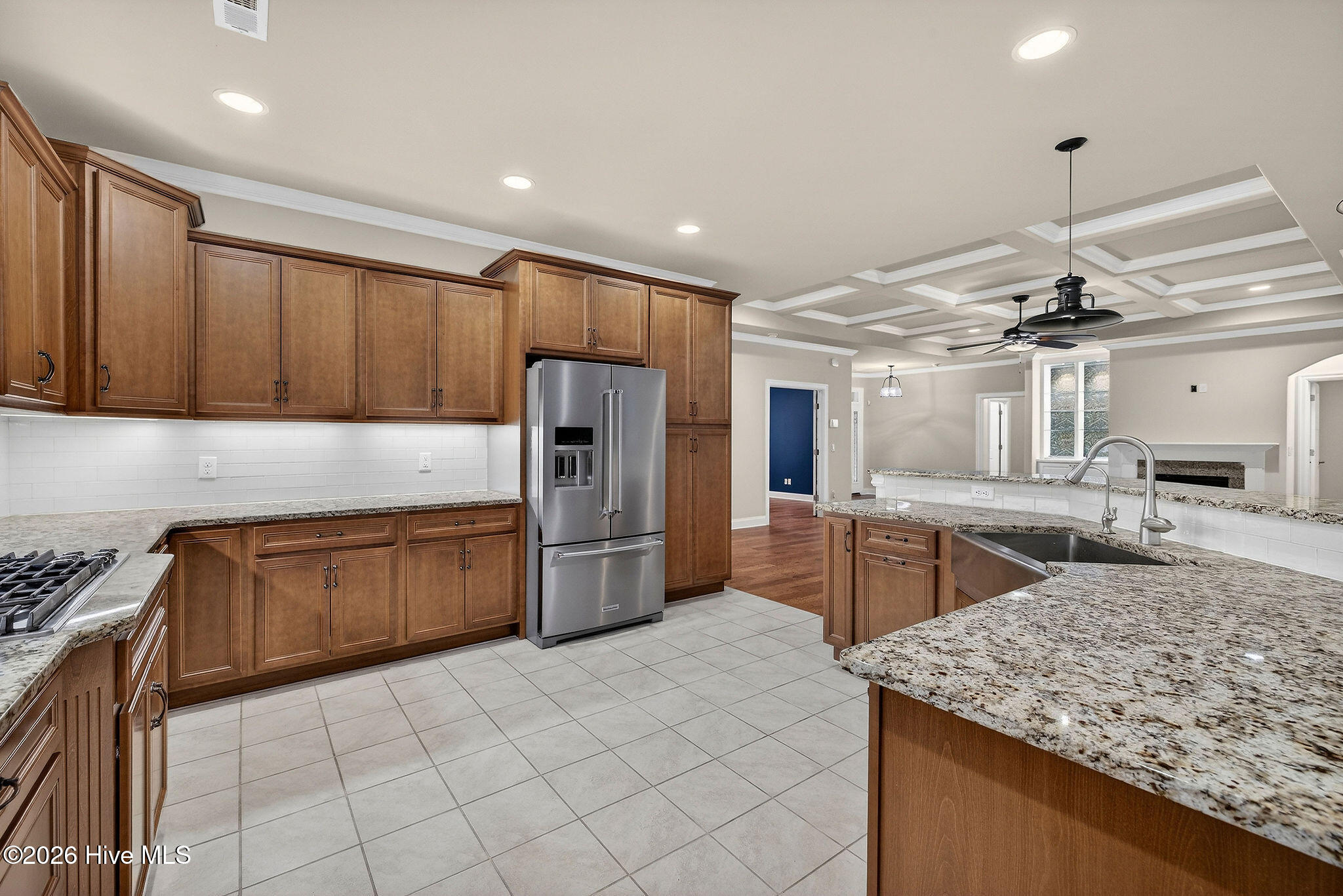 100557341 | Photo 10