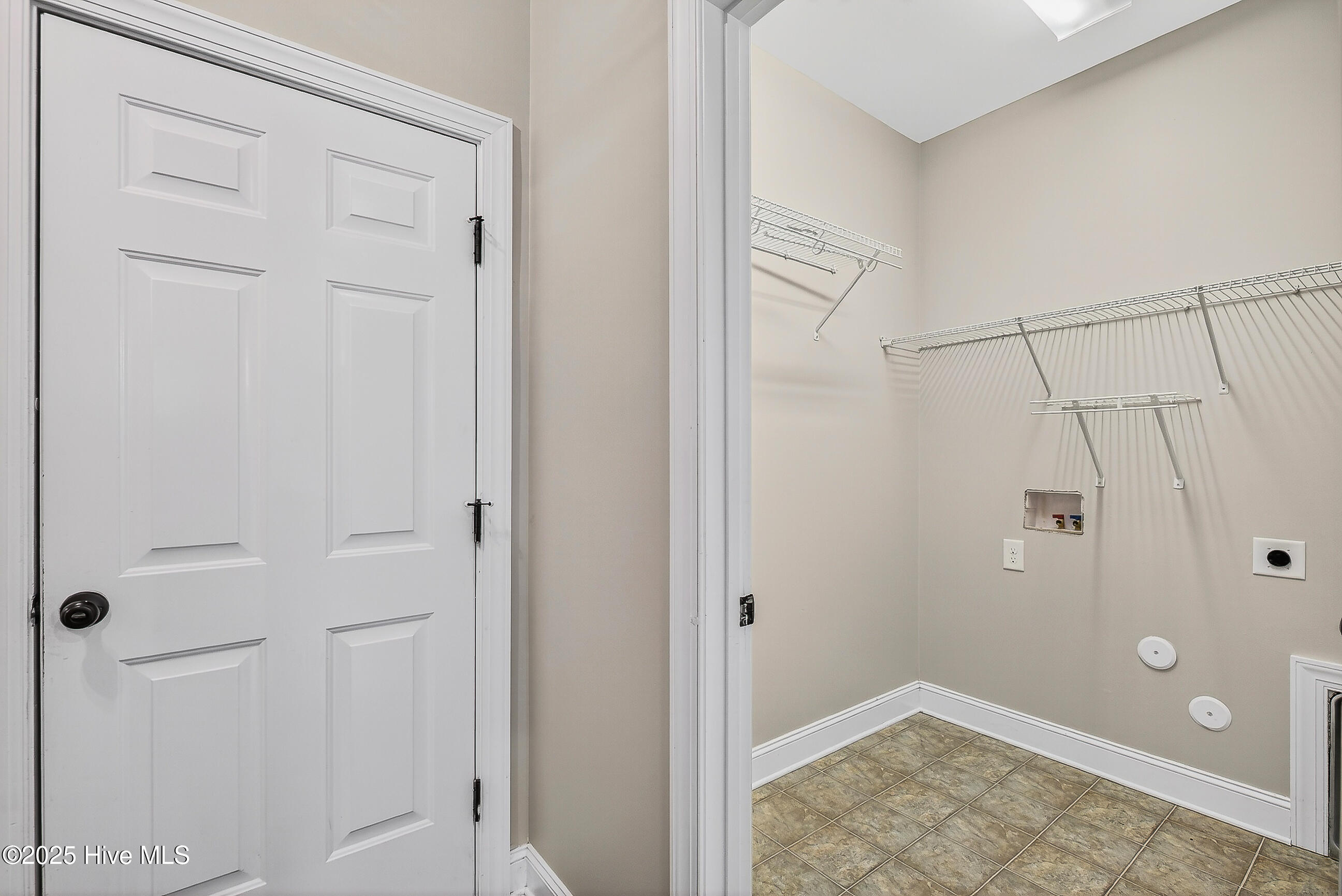 100534677 | Photo 25