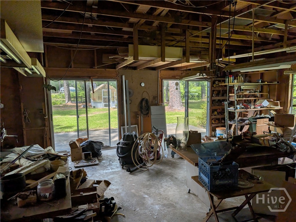 Detached Workshop/Office