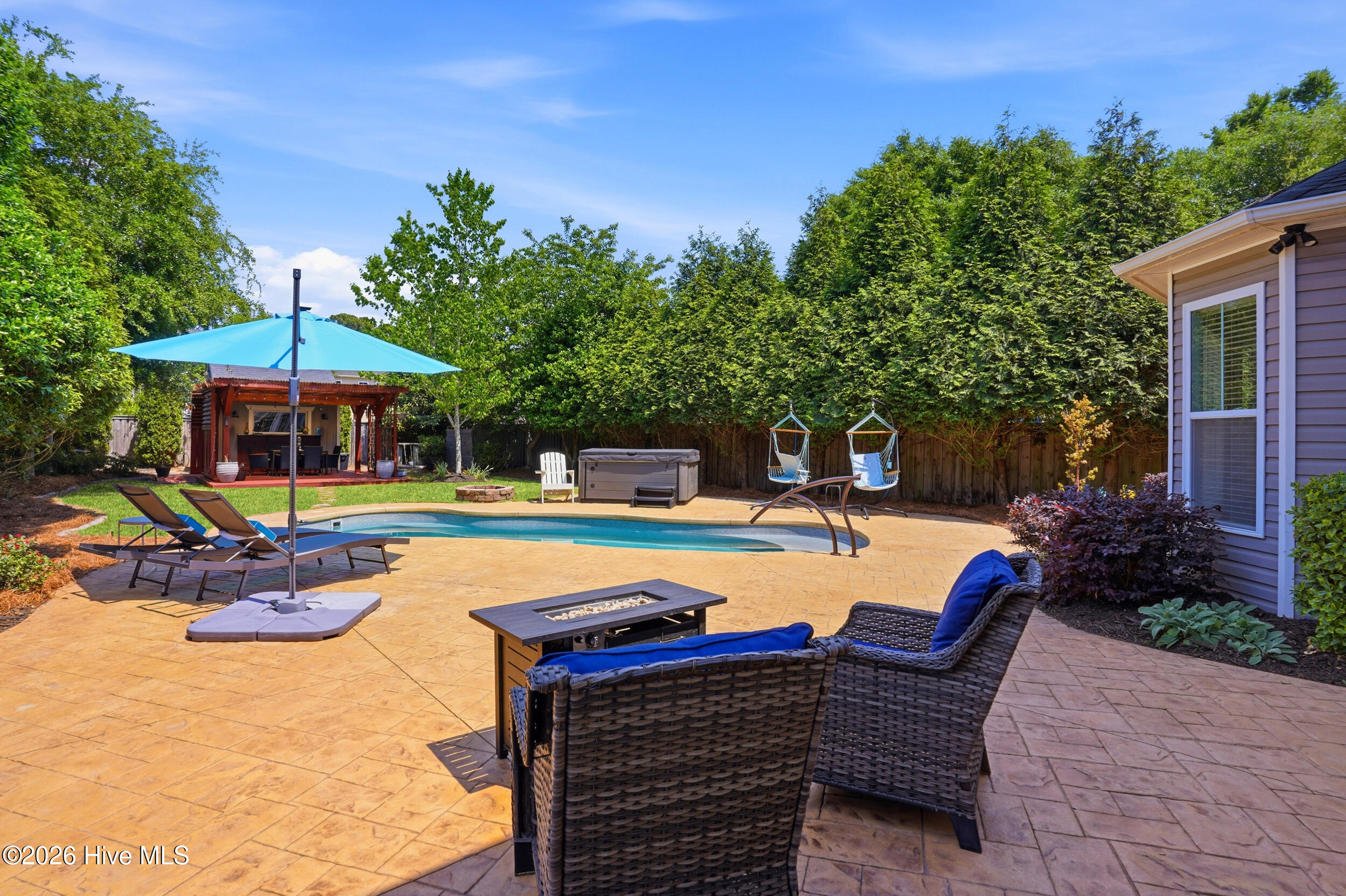 100570216 | Photo 43