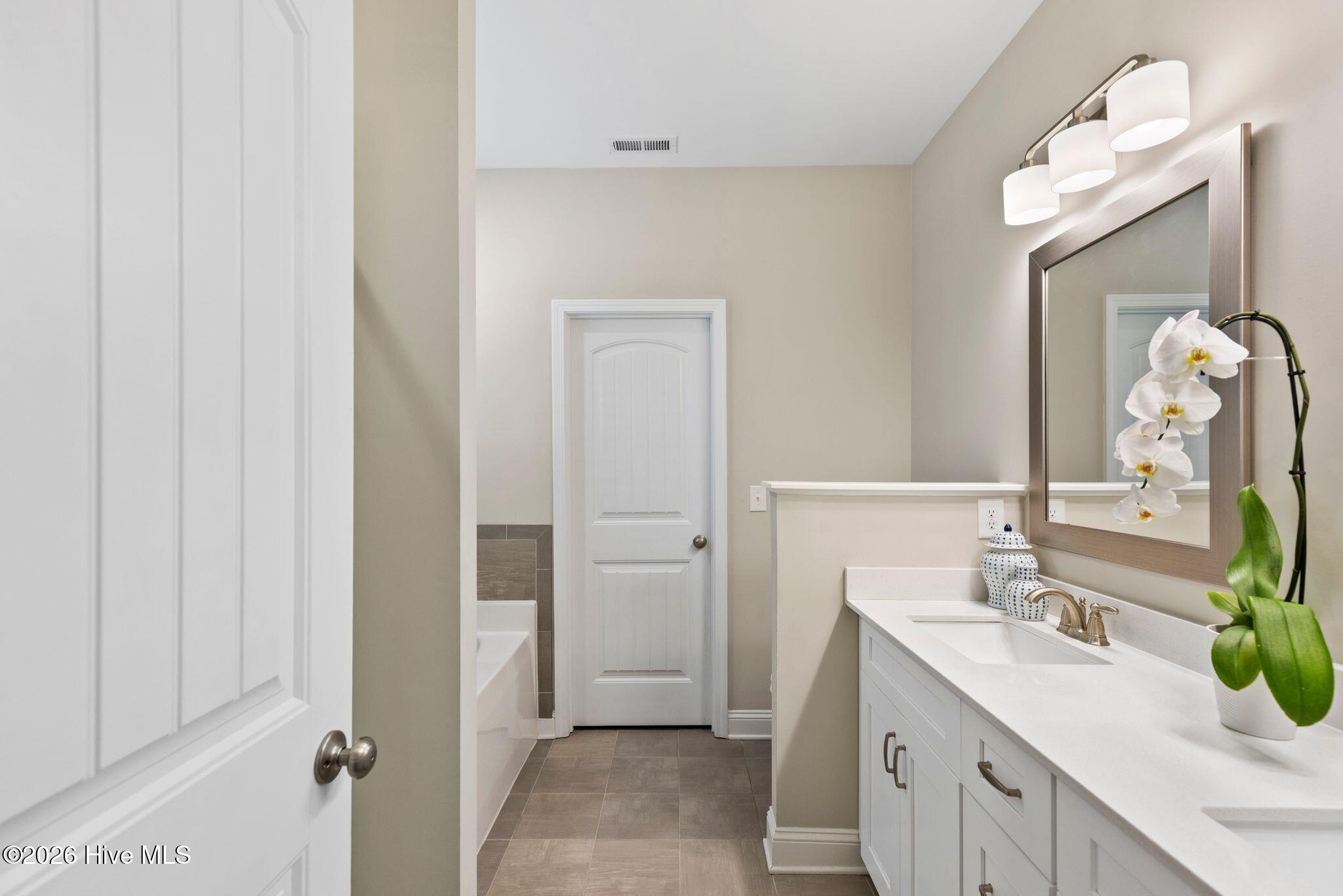 100558926 | Photo 26