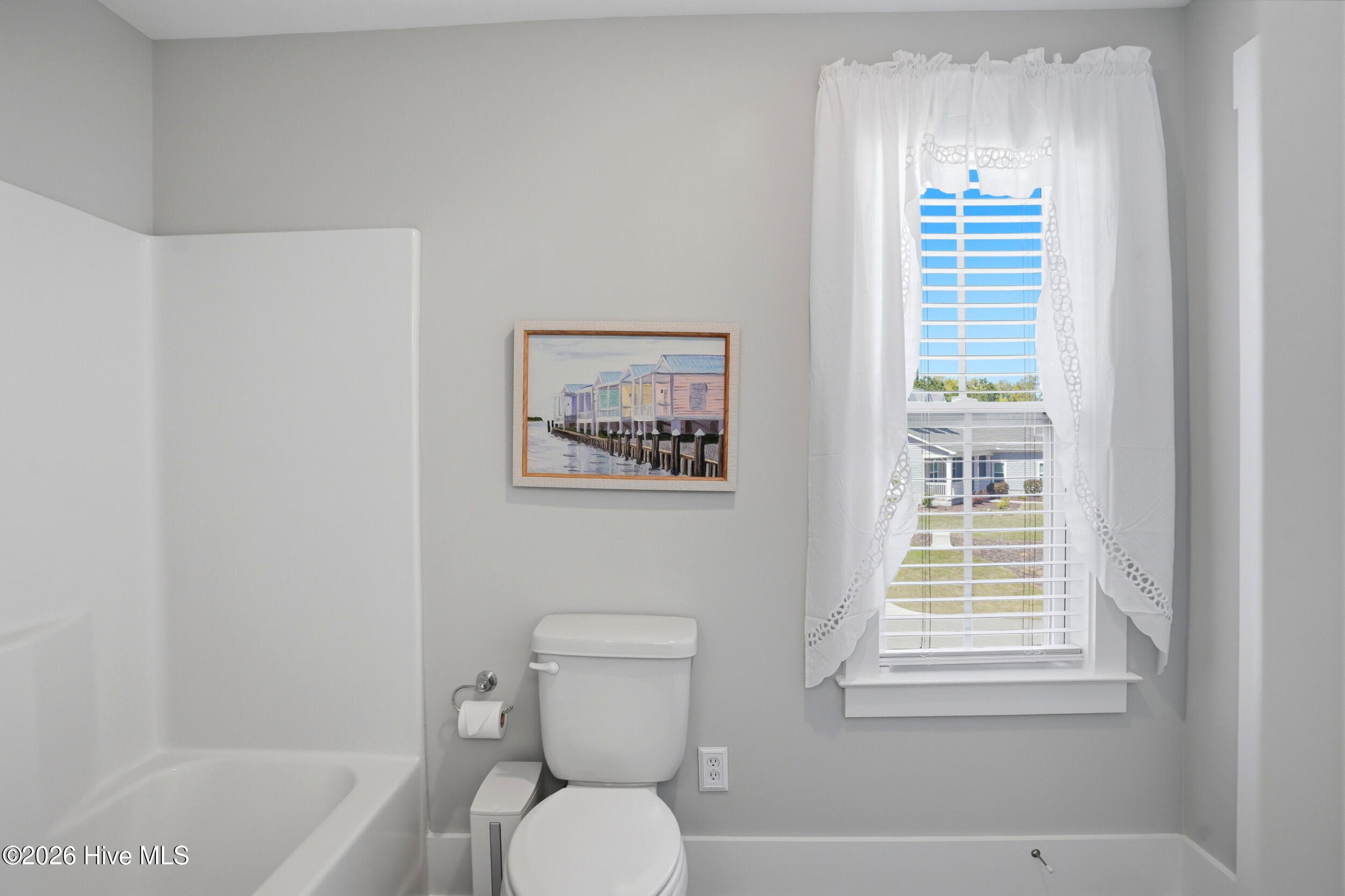 100565471 | Photo 35