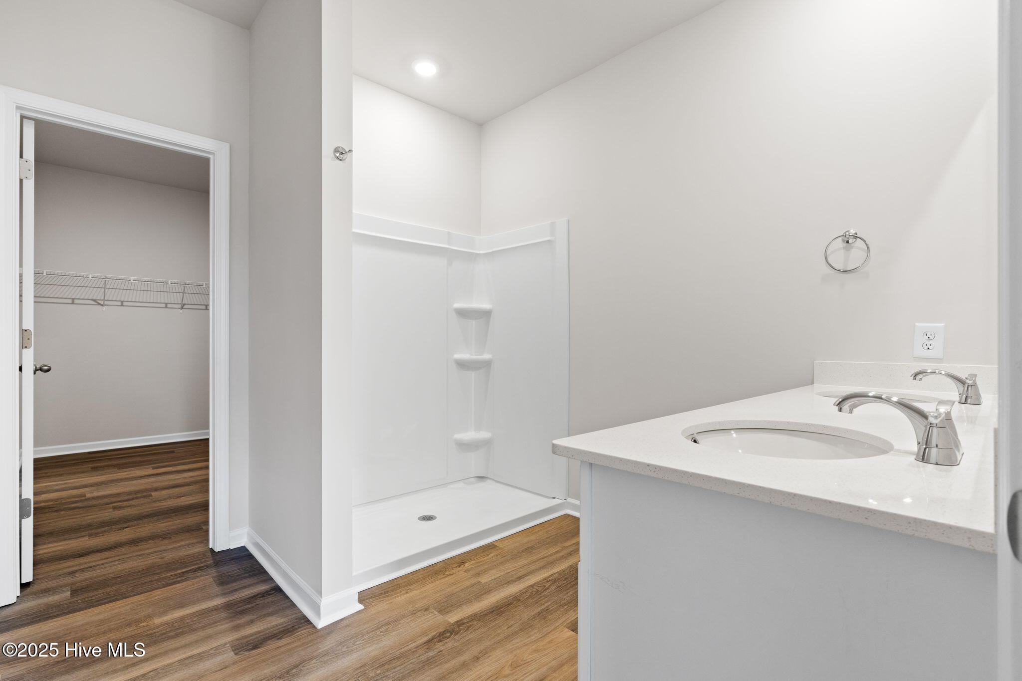 100521922 | Photo 18