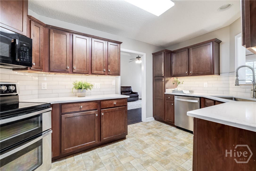 Homes for sale in Bloomingdale, GA | 104 Sandstone Dr, Bloomingdale, GA 31302 | MLS# SA344082