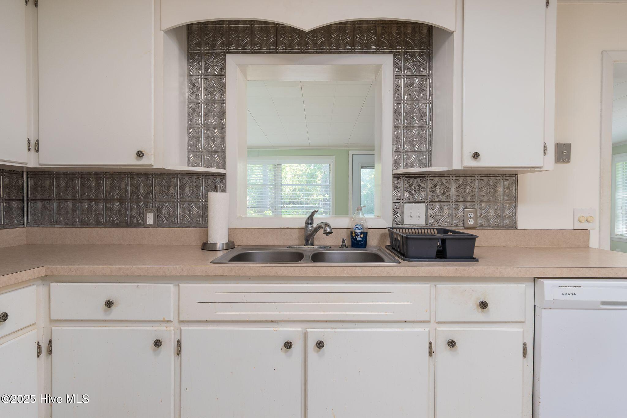 100529012 | Photo 13