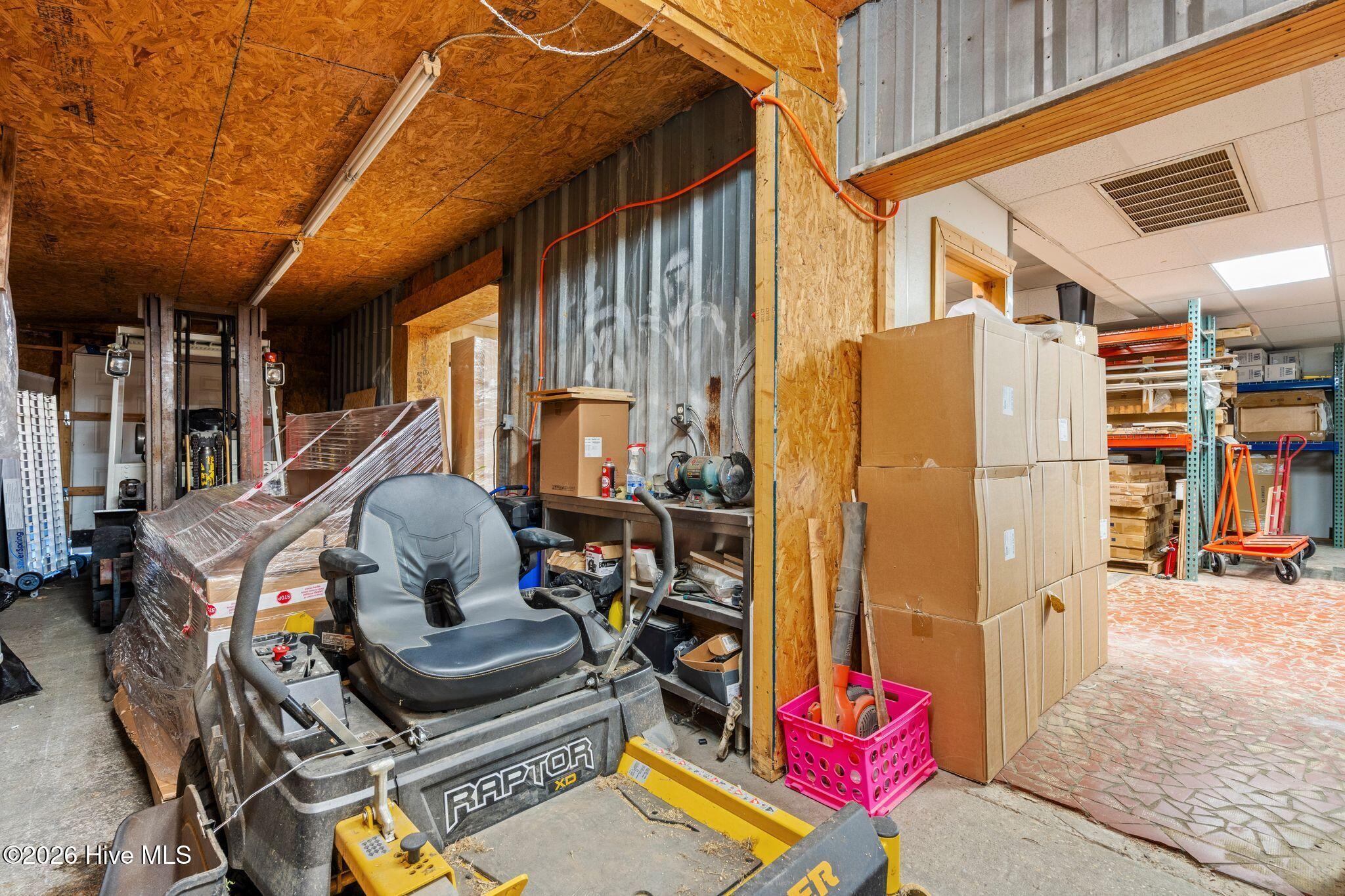 100550441 | Photo 38