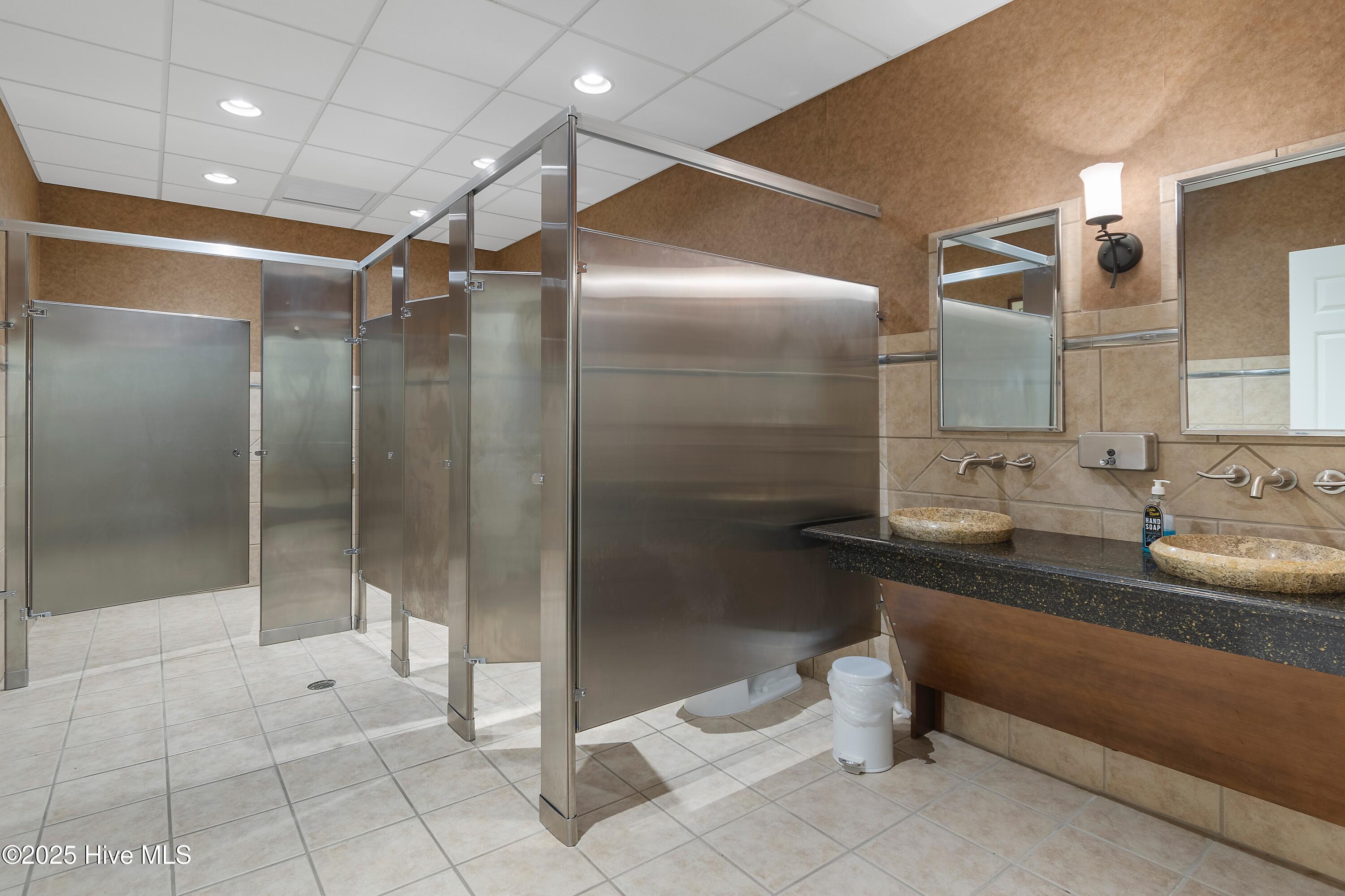 100491717 | Photo 75