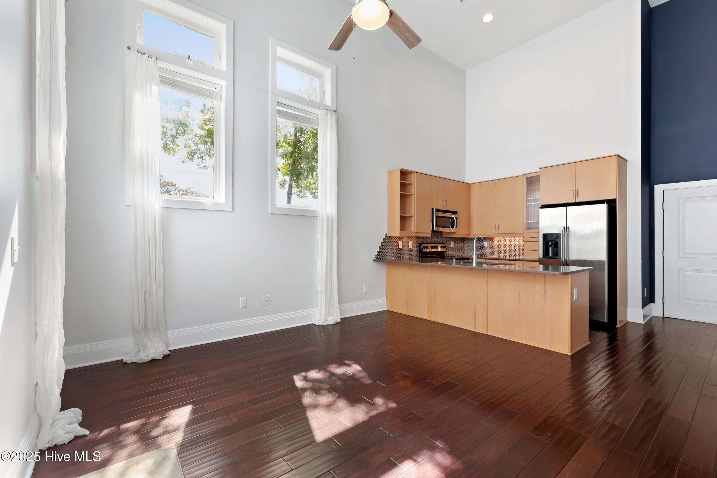 100523364 | Photo 17