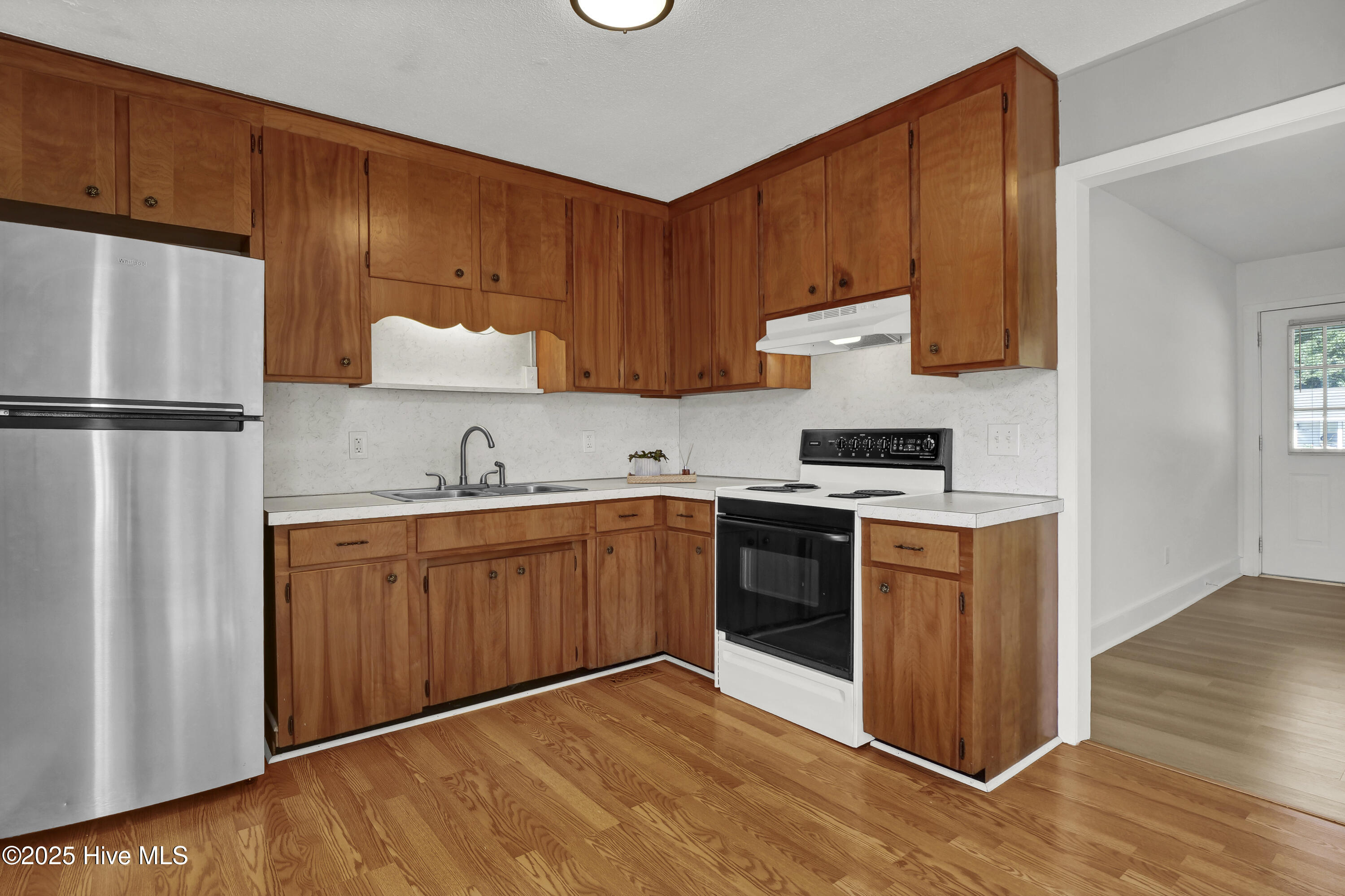 100534671 | Photo 11