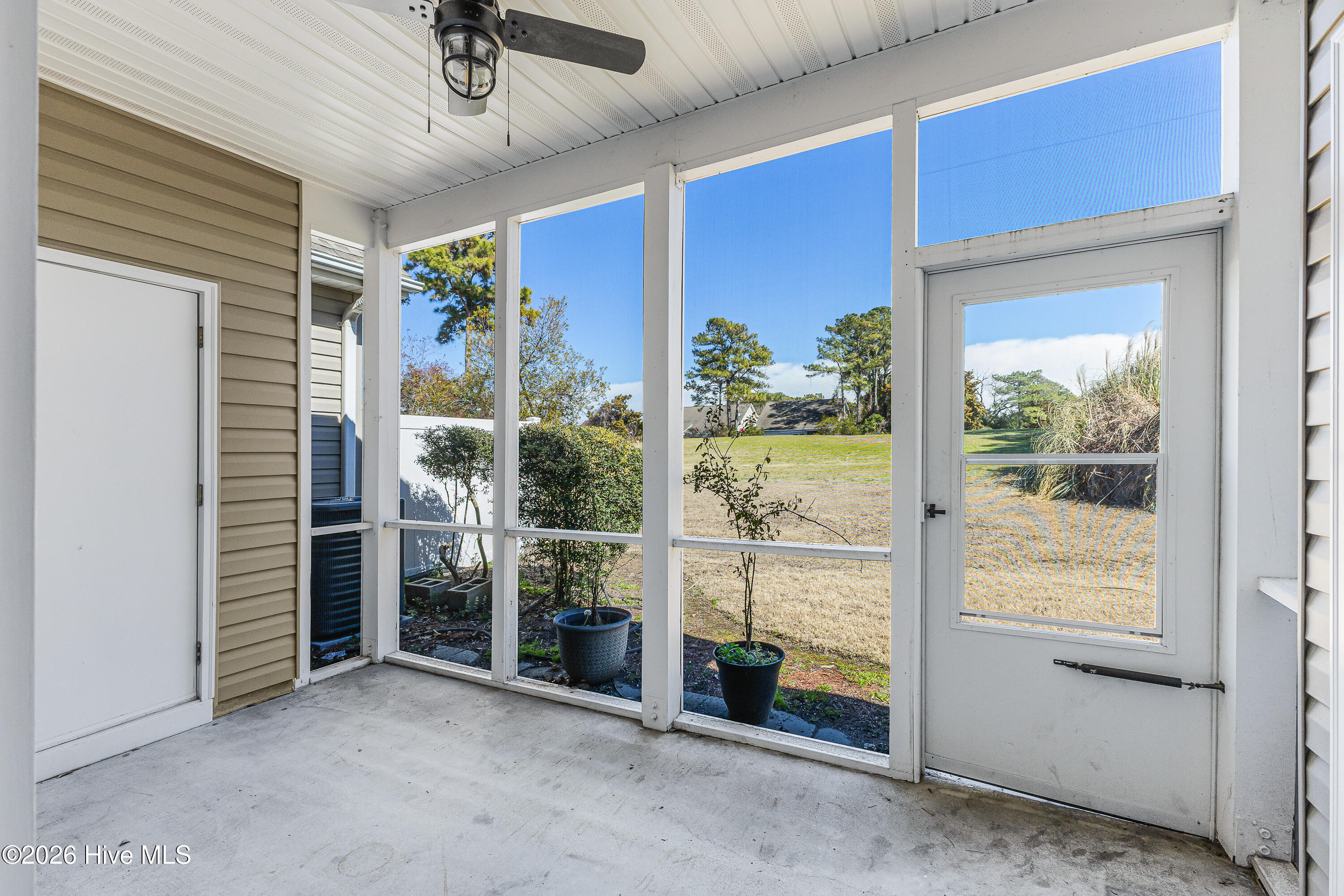 100537070 | Photo 28