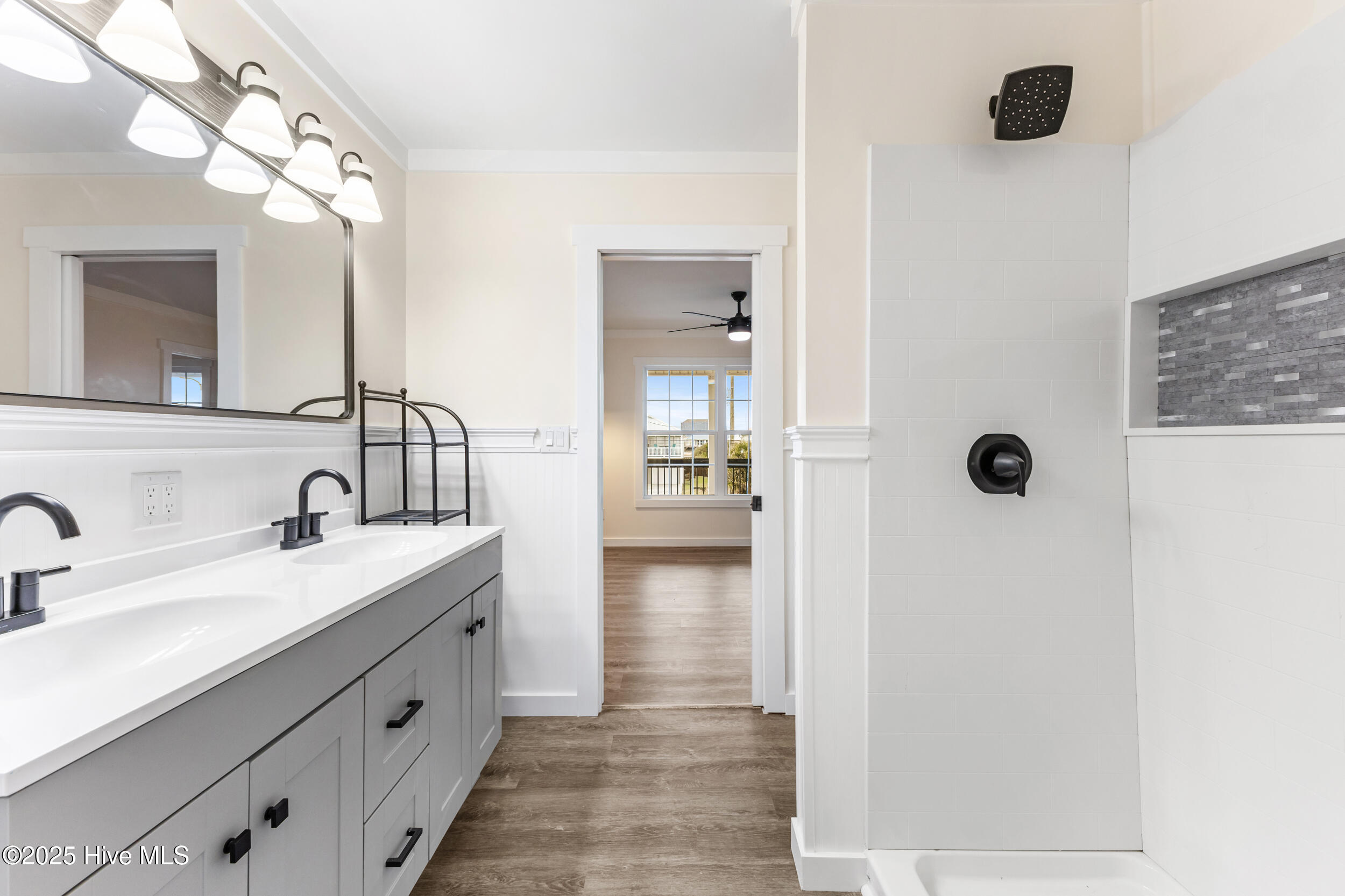 100542875 | Photo 20