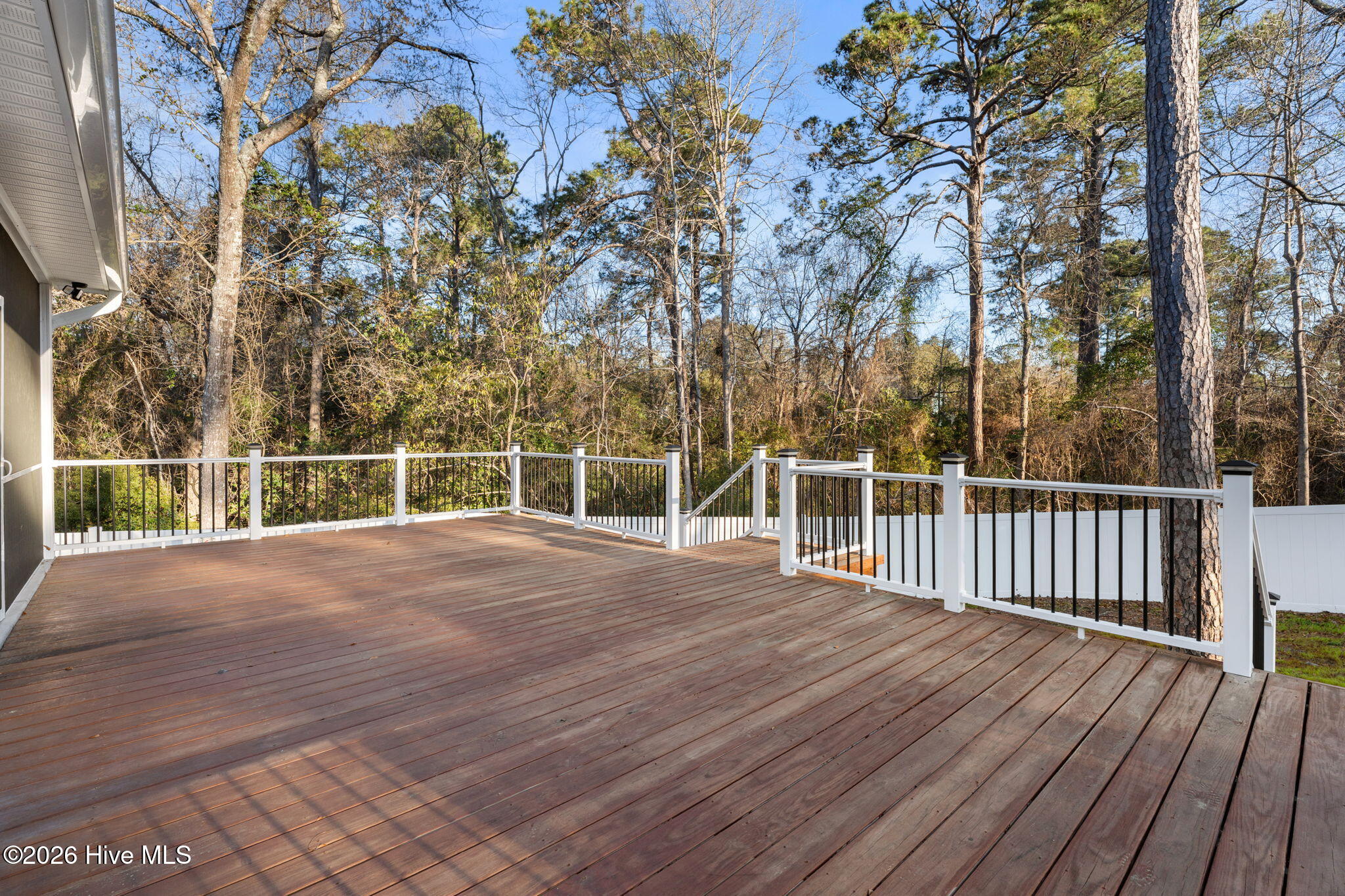 100562670 | Photo 27