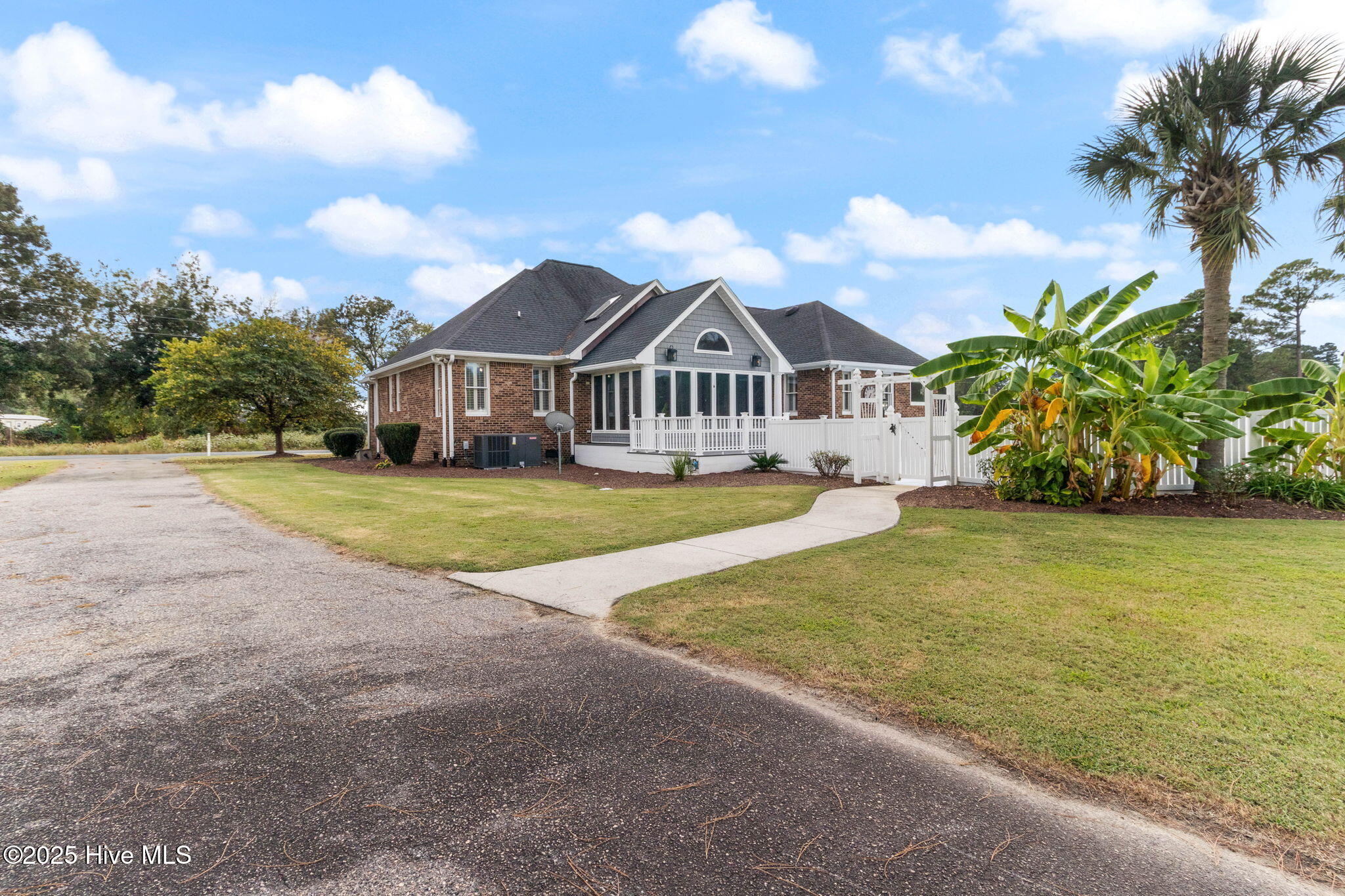 100533905 | Photo 53