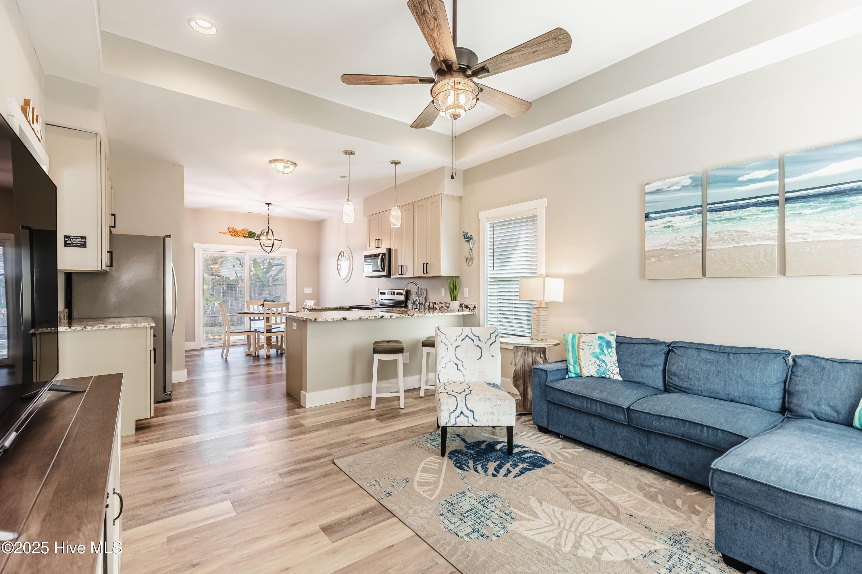 100542637 | Photo 25