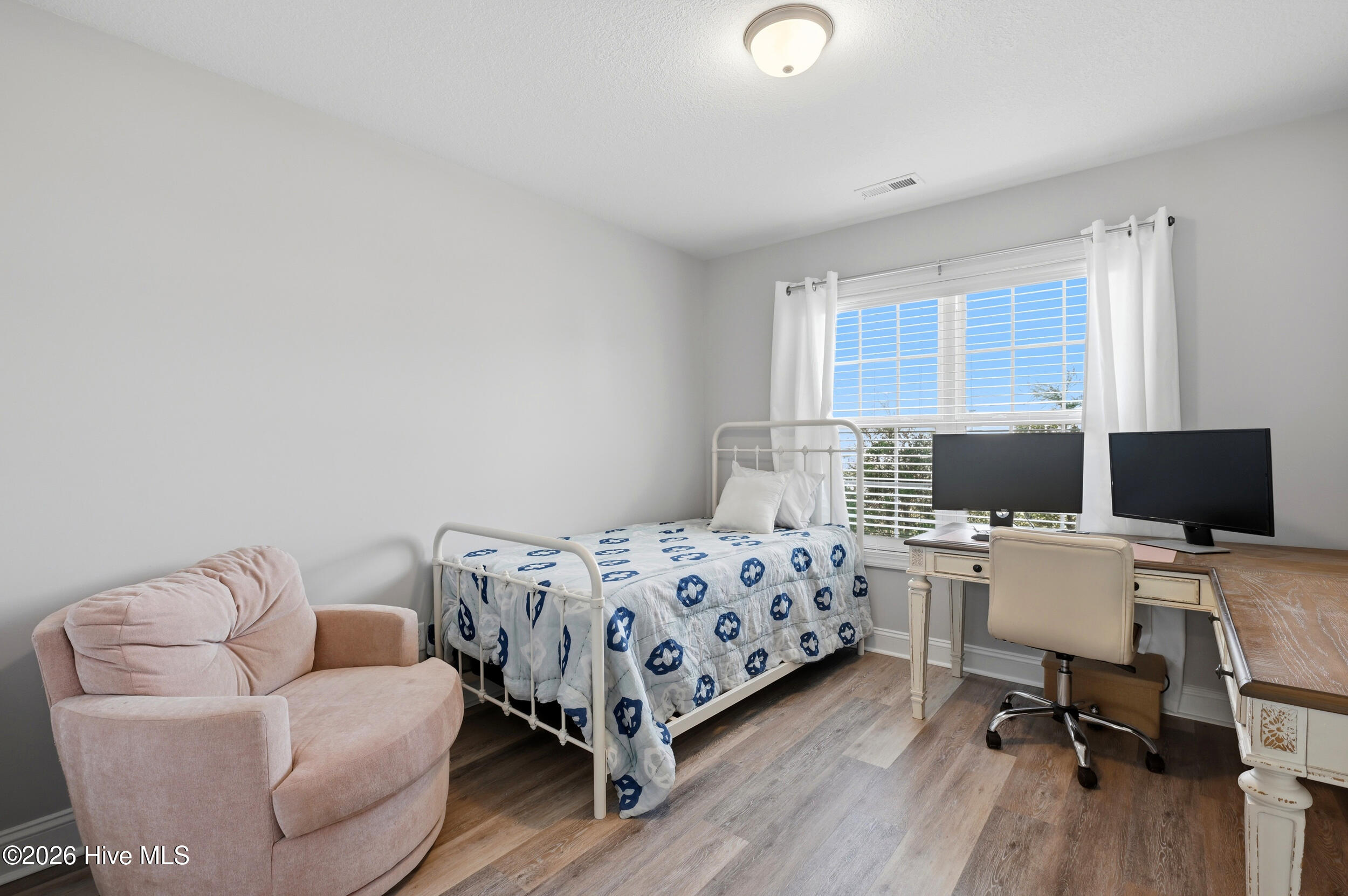 100567654 | Photo 18