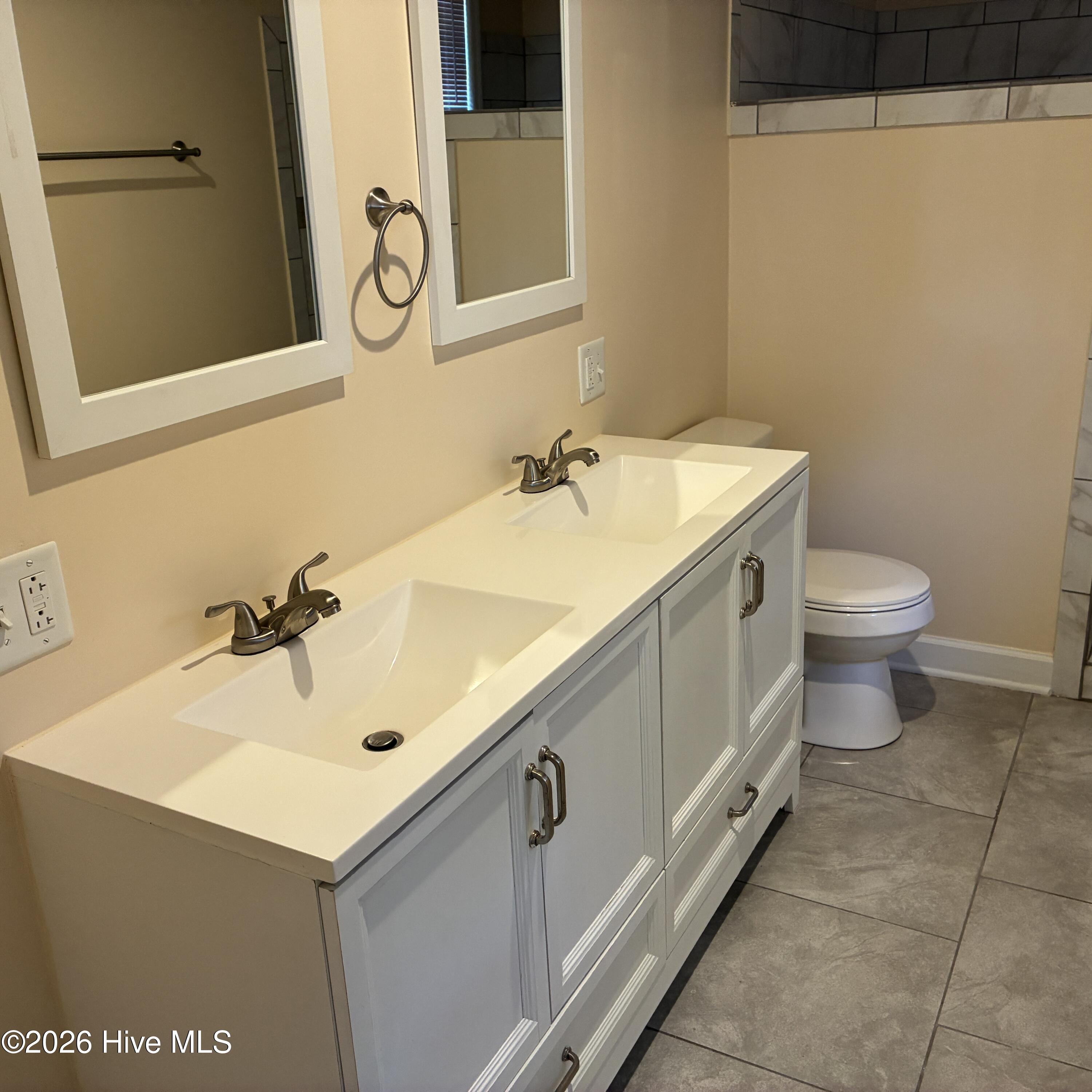 100560744 | Photo 24