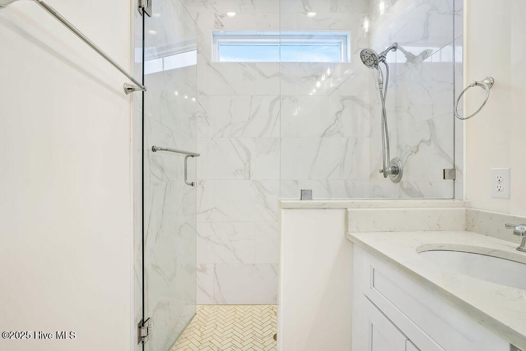 100541995 | Photo 45