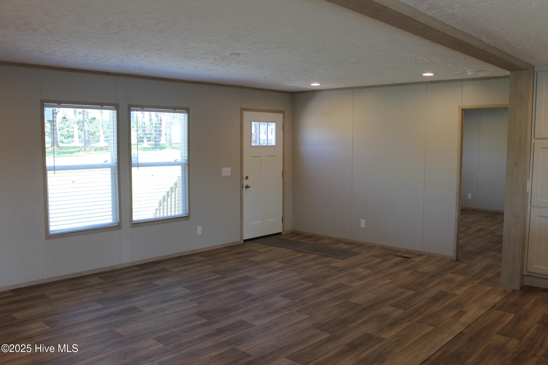 100528403 | Photo 14