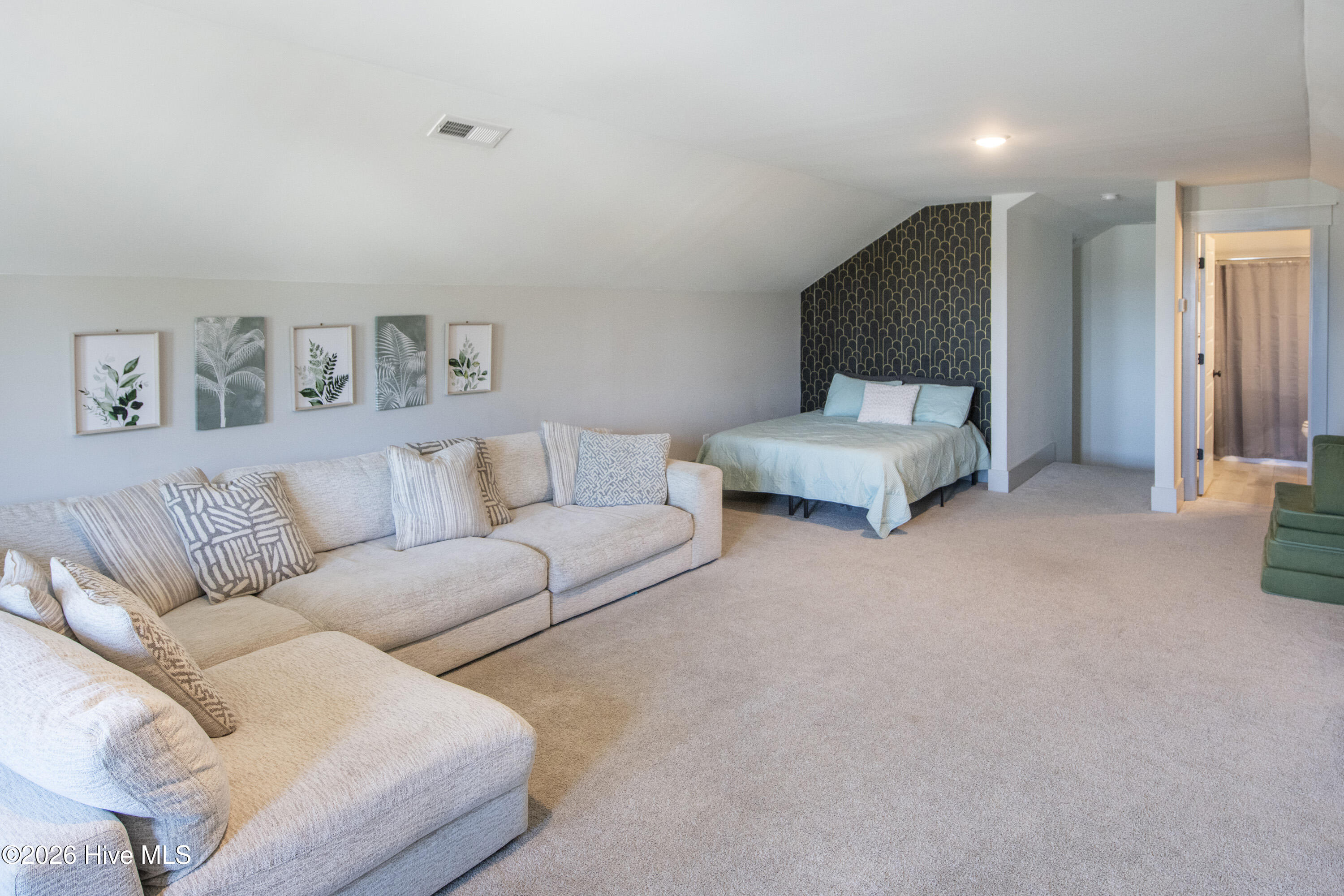 100563694 | Photo 40