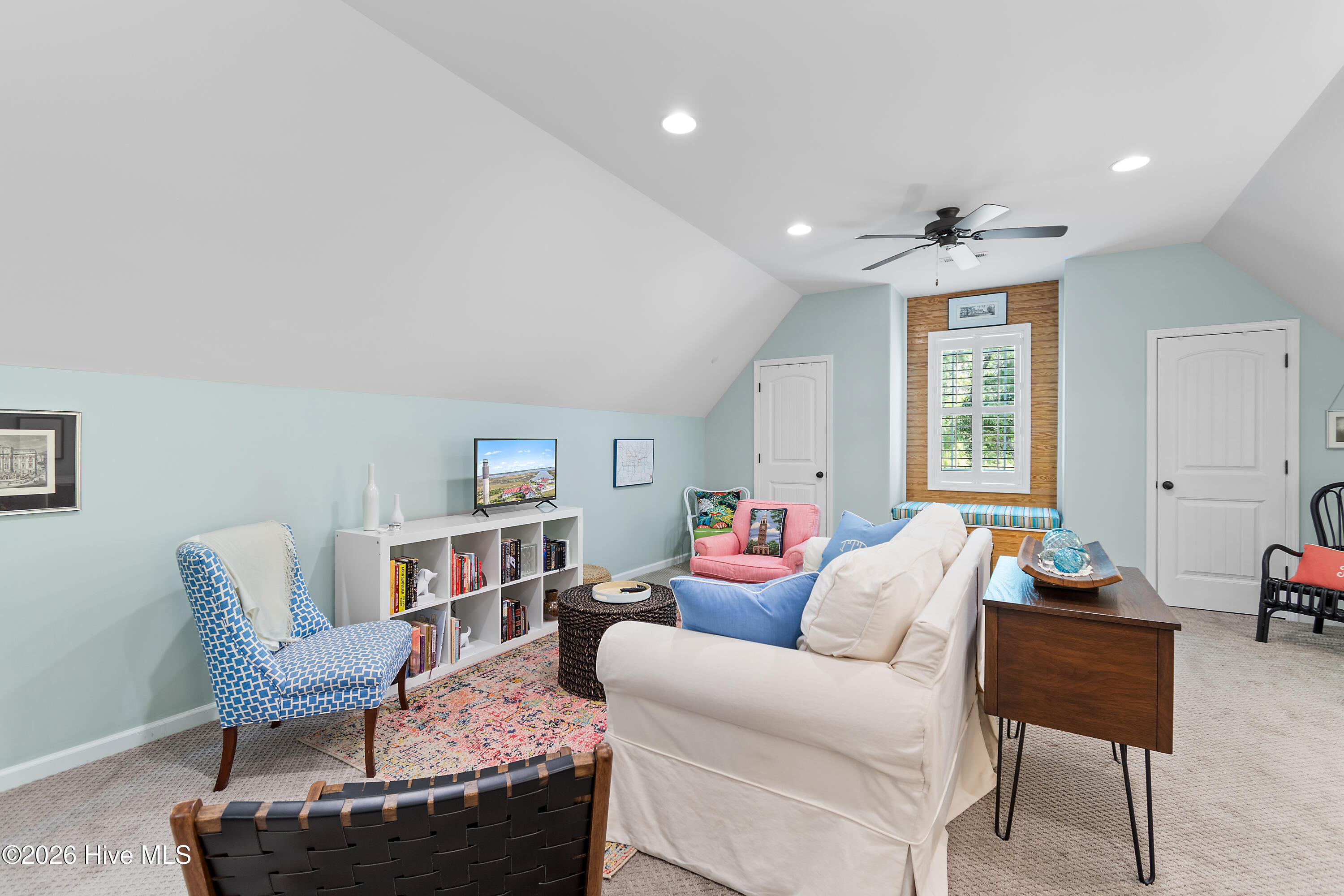 100566075 | Photo 42