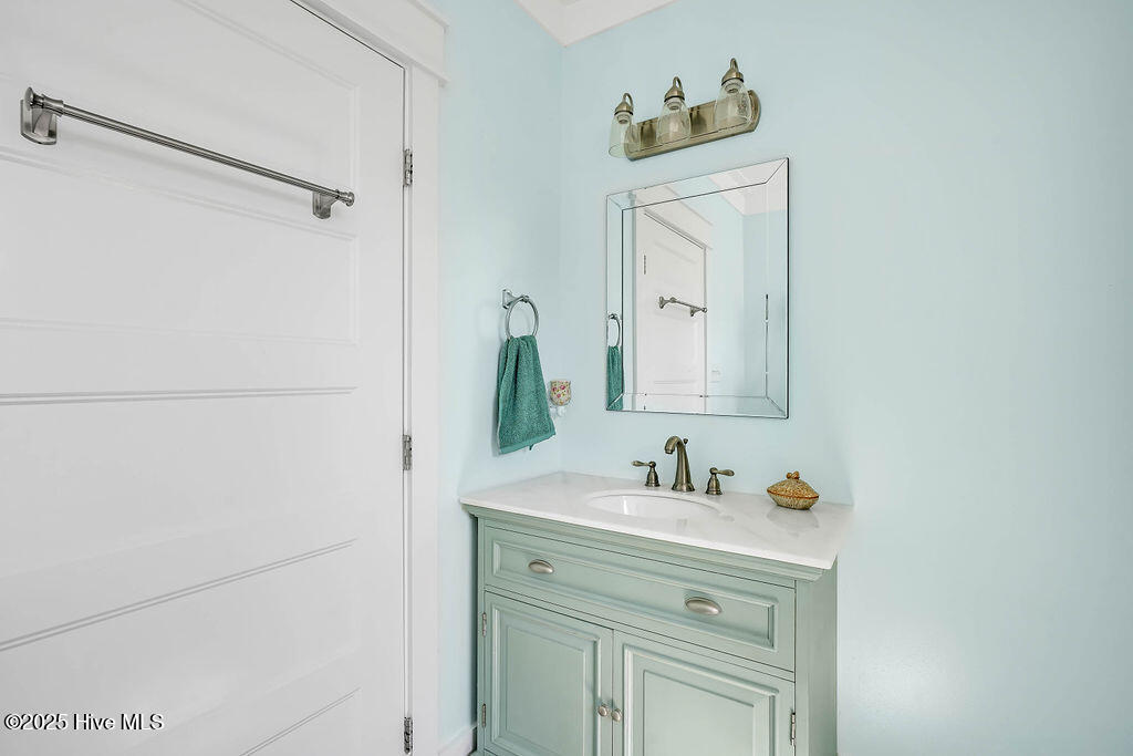 100516737 | Photo 50