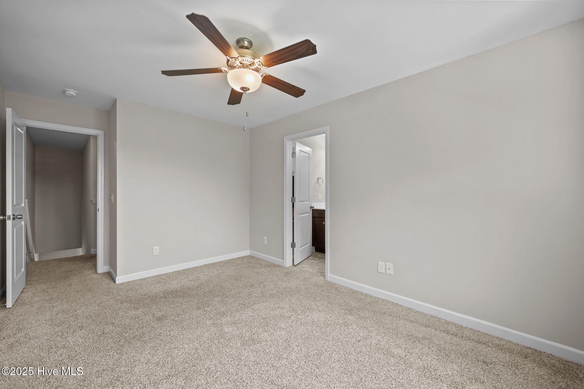 100521503 | Photo 23