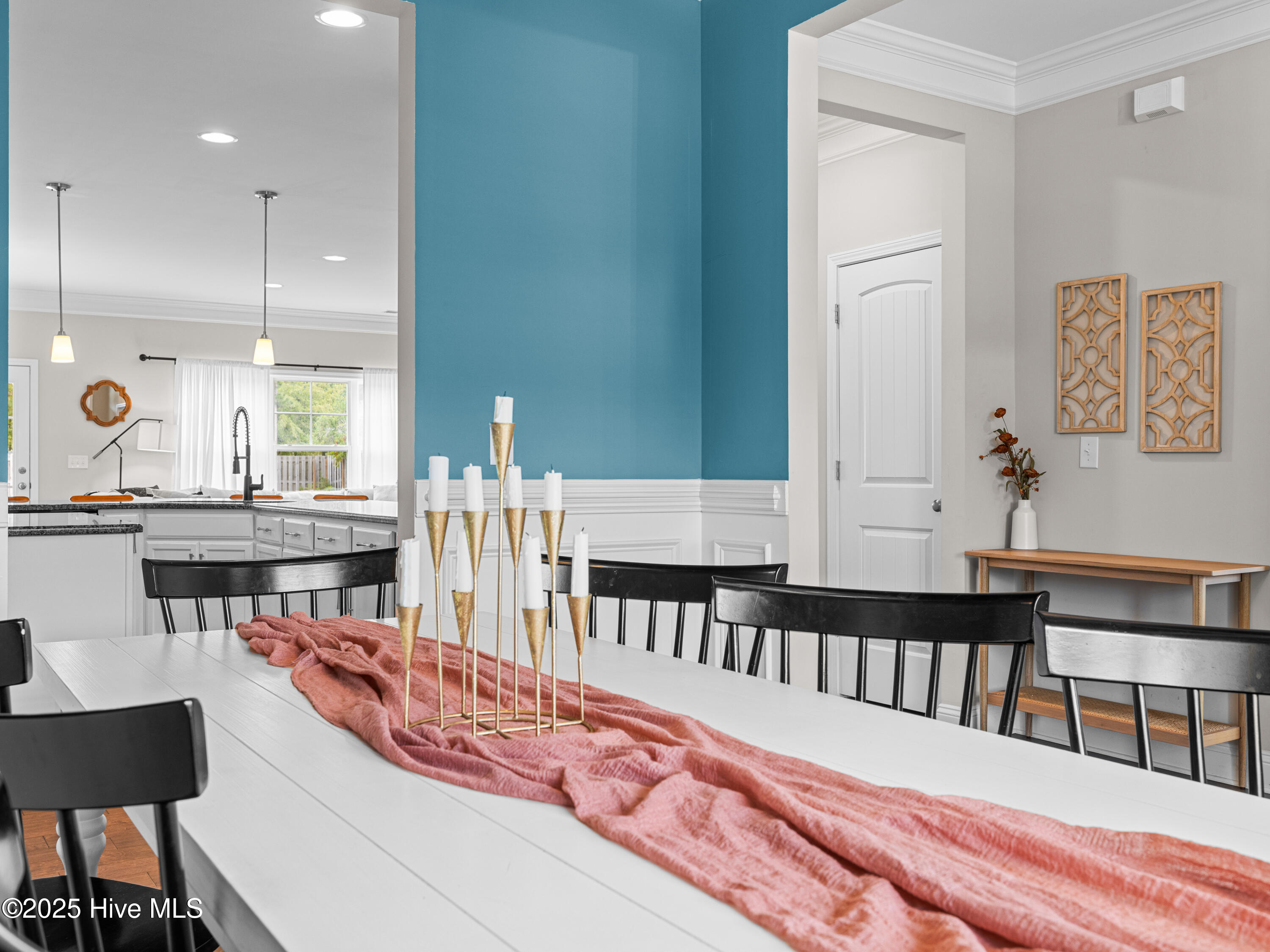 100535765 | Photo 11