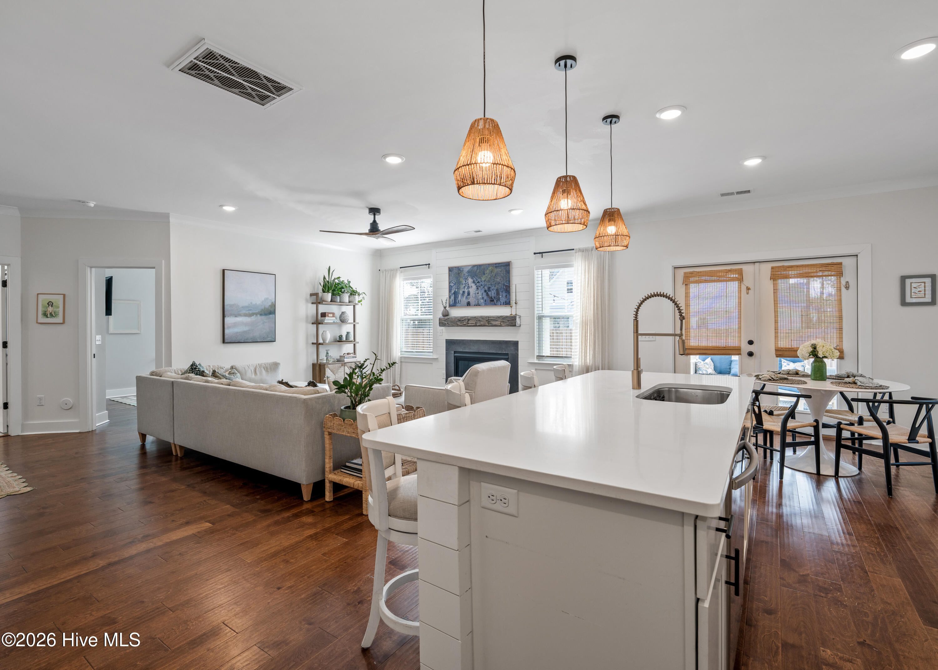 100548609 | Photo 19