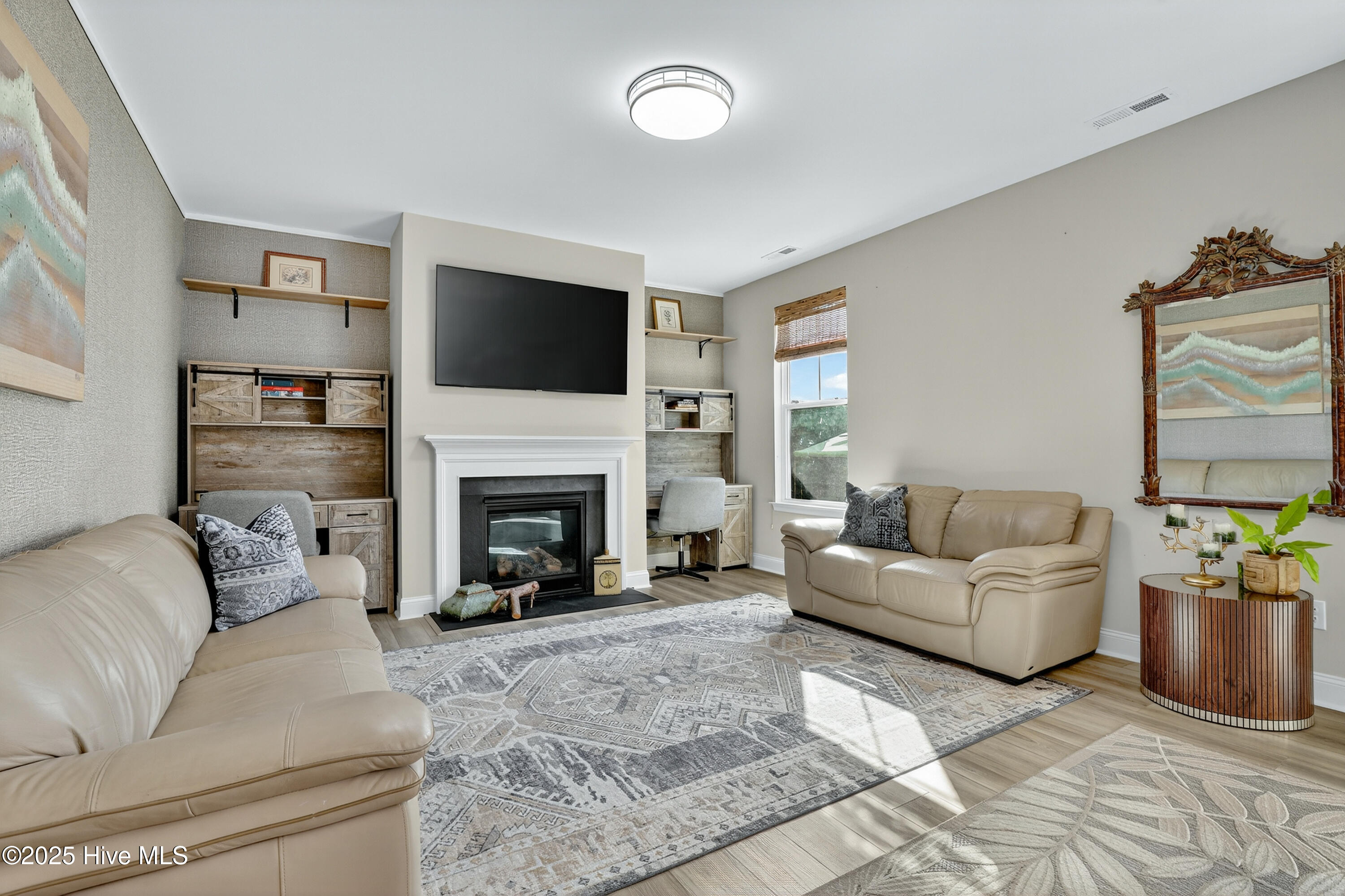 100533357 | Photo 11