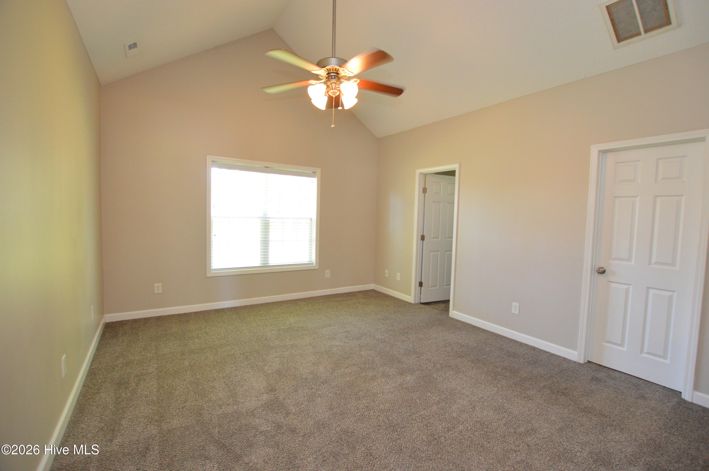 100568550 | Photo 15