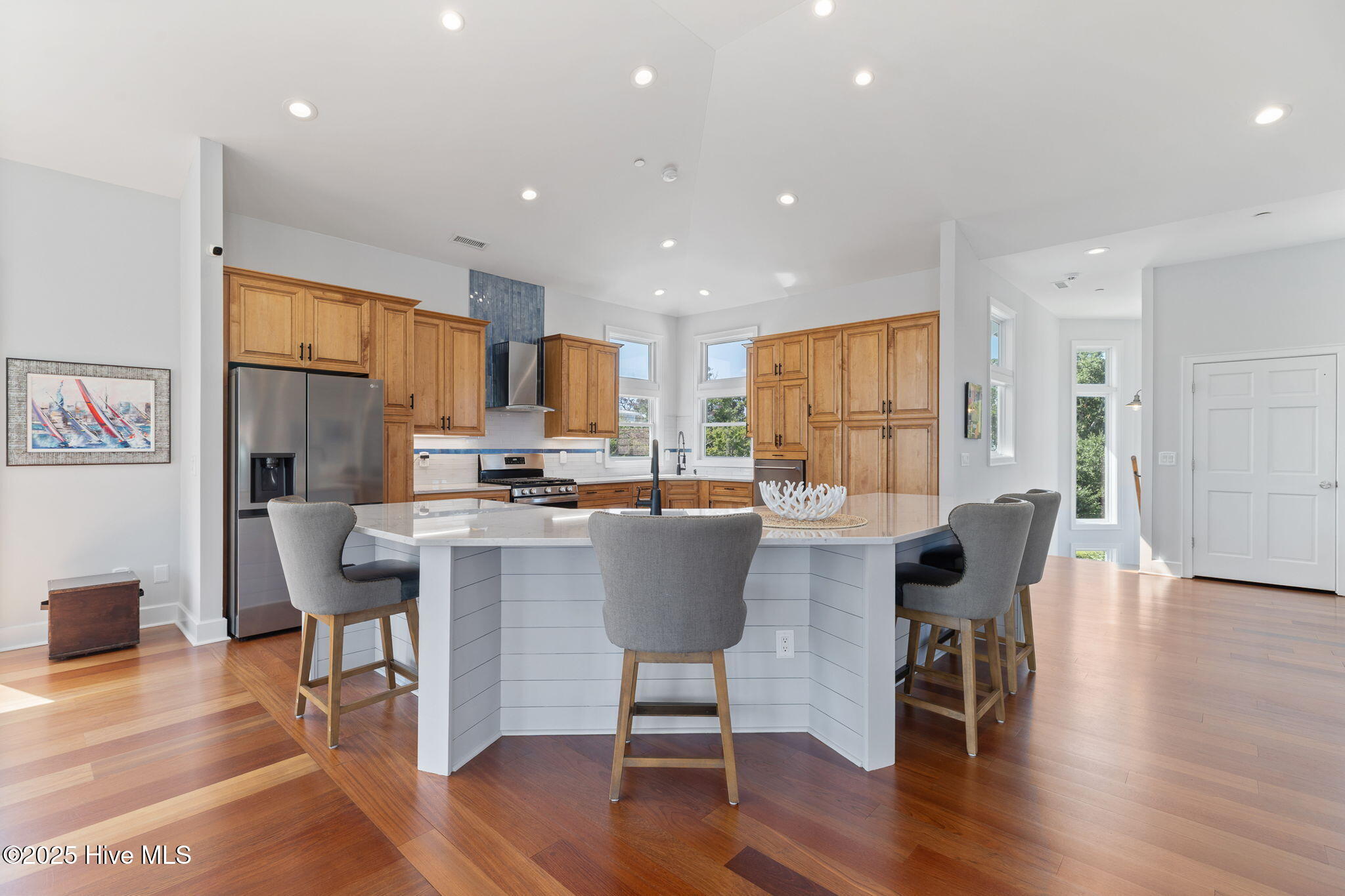 100548263 | Photo 20