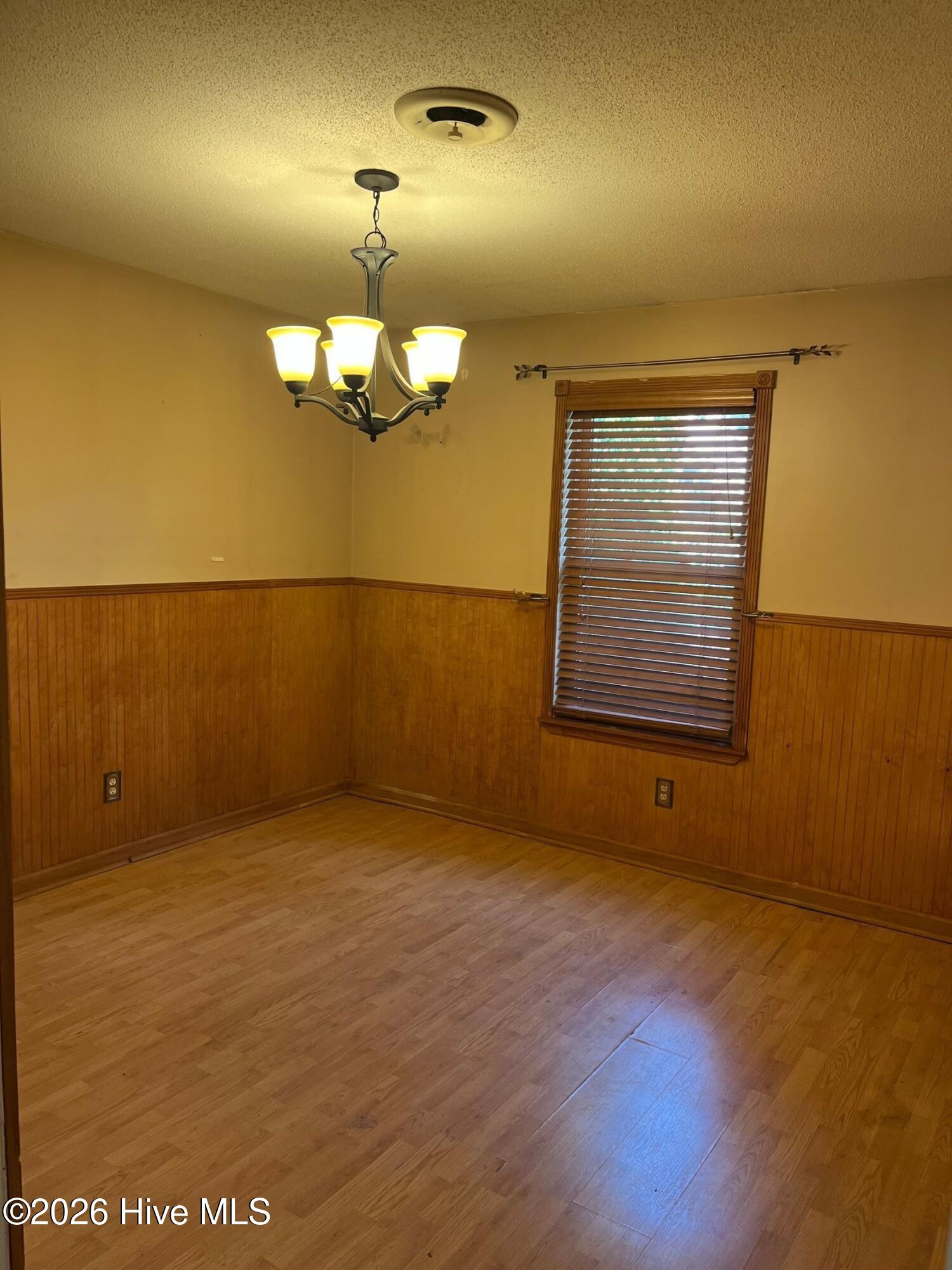 100569627 | Photo 13