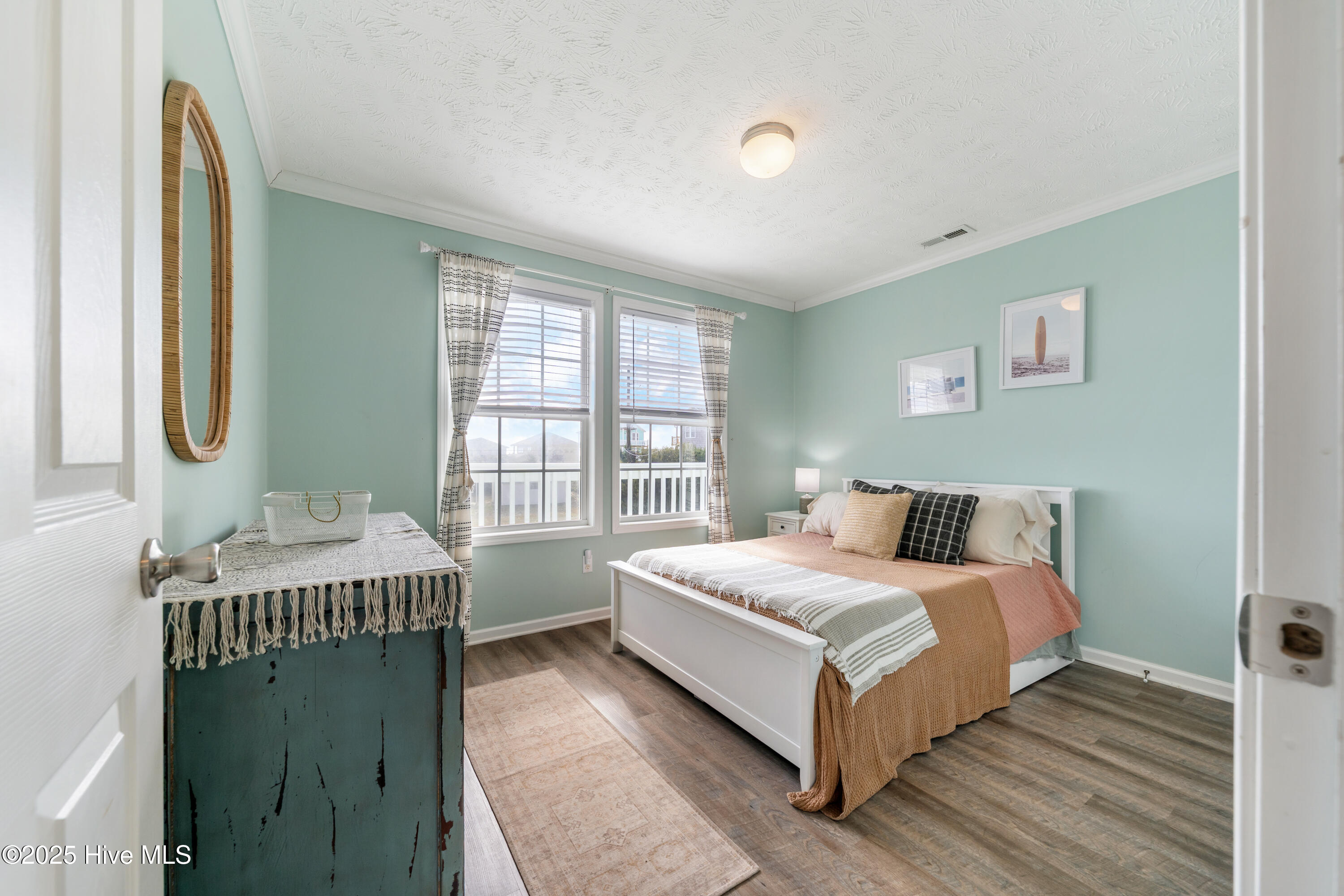 100544143 | Photo 21