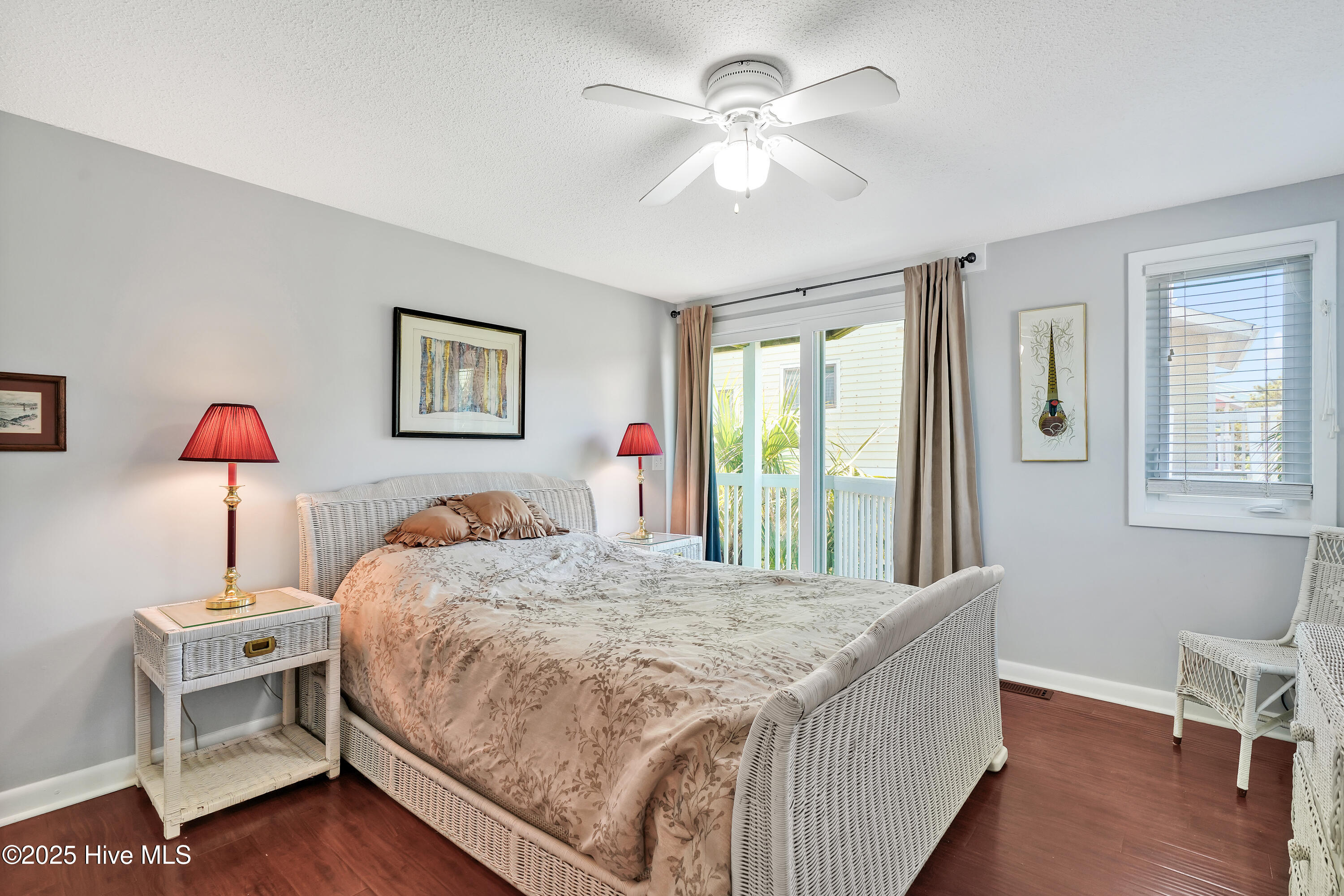 100570549 | Photo 32