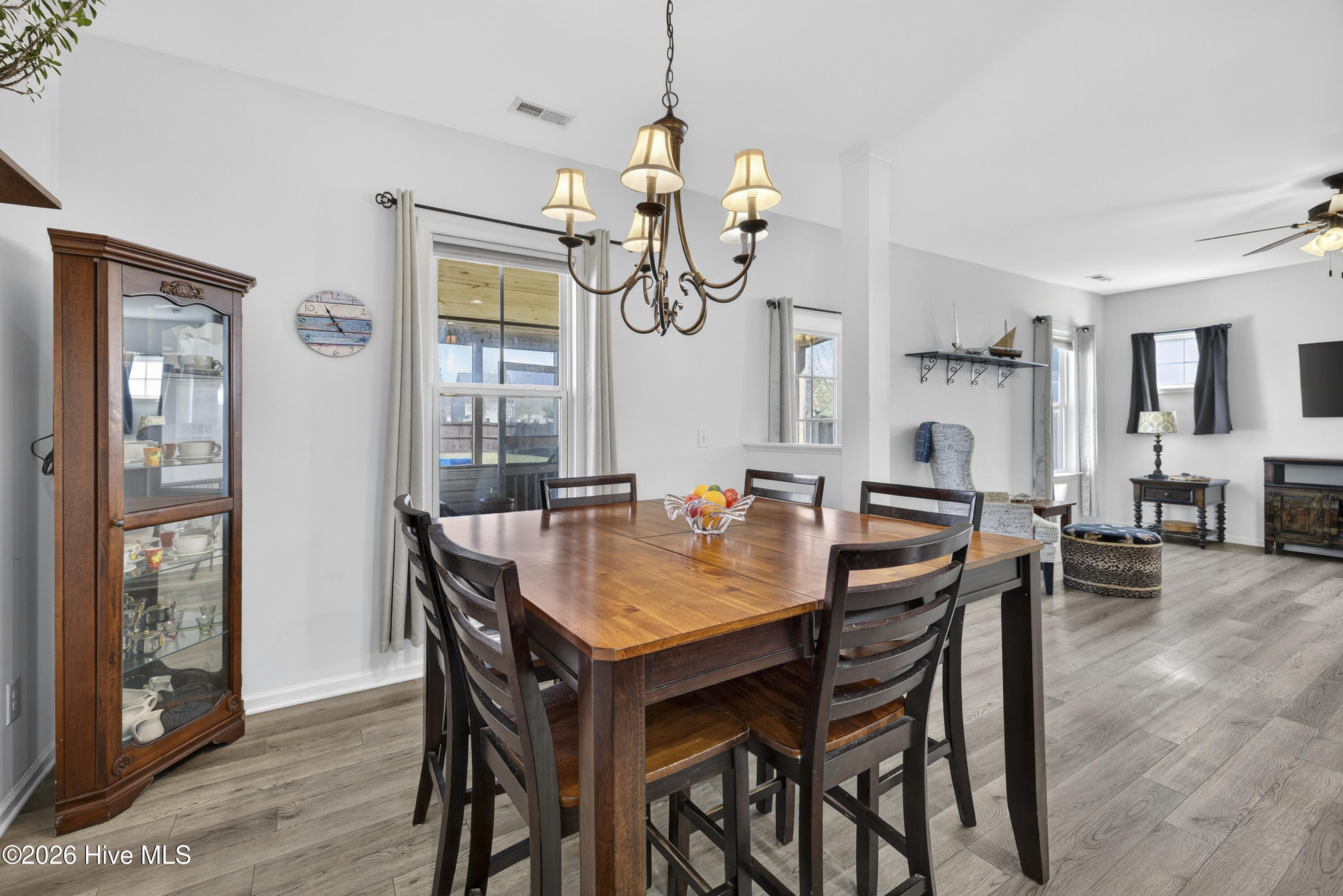 100560873 | Photo 20