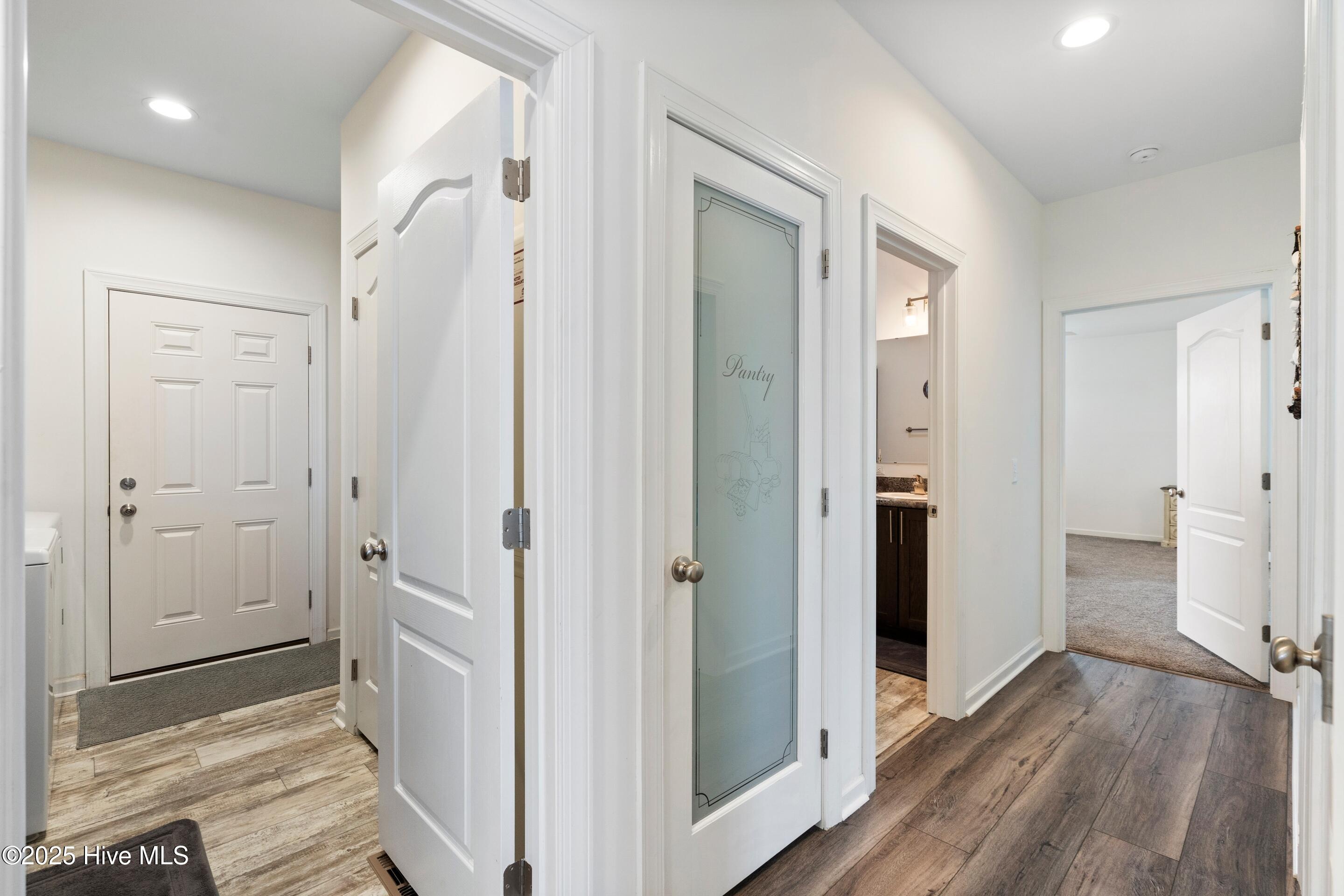 100542826 | Photo 25