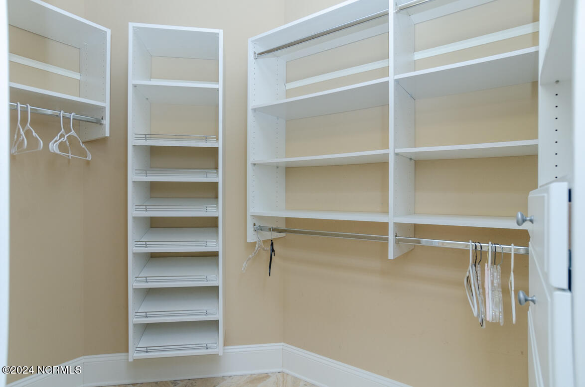 100549238 | Photo 16