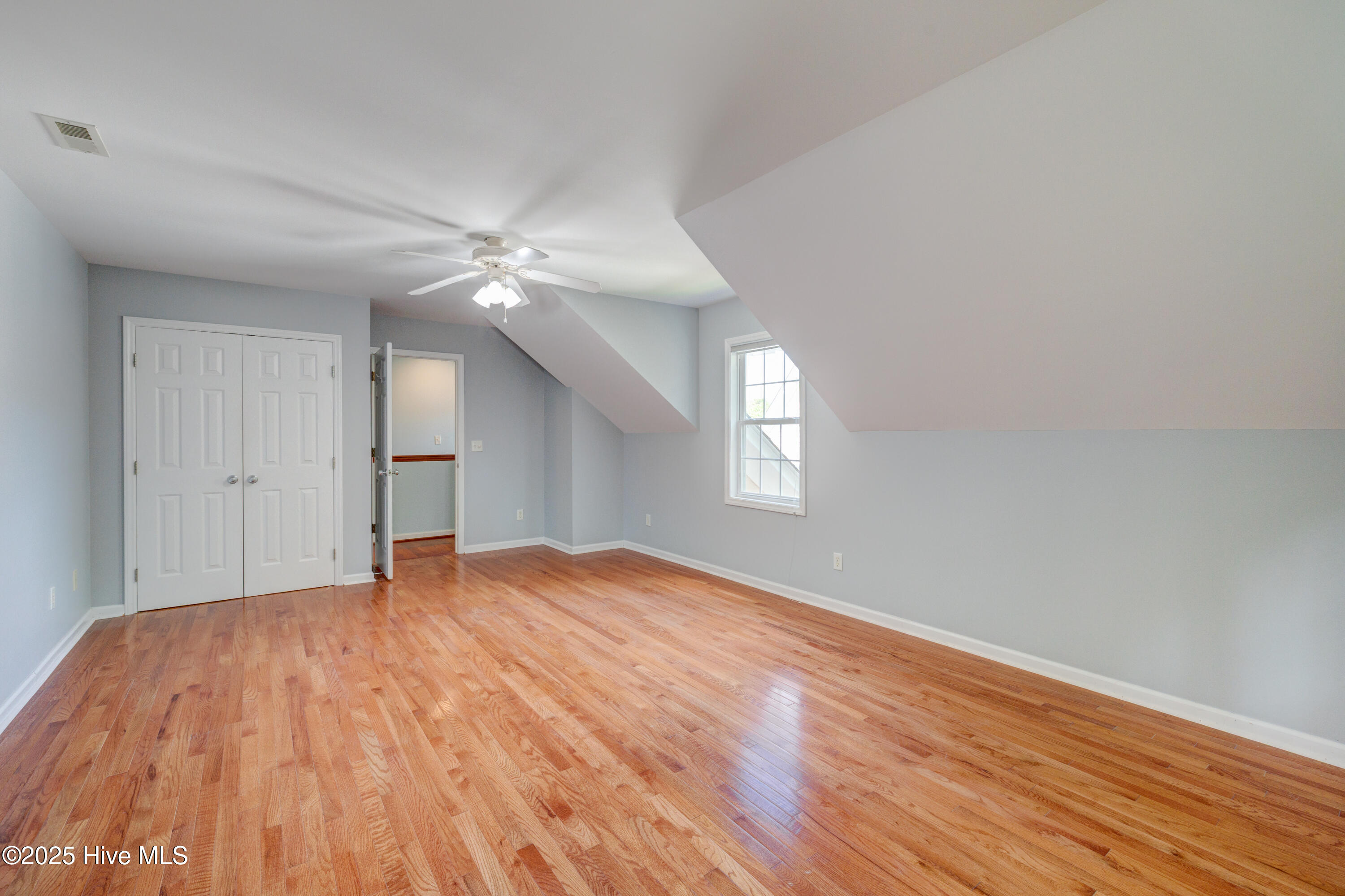 100526585 | Photo 49