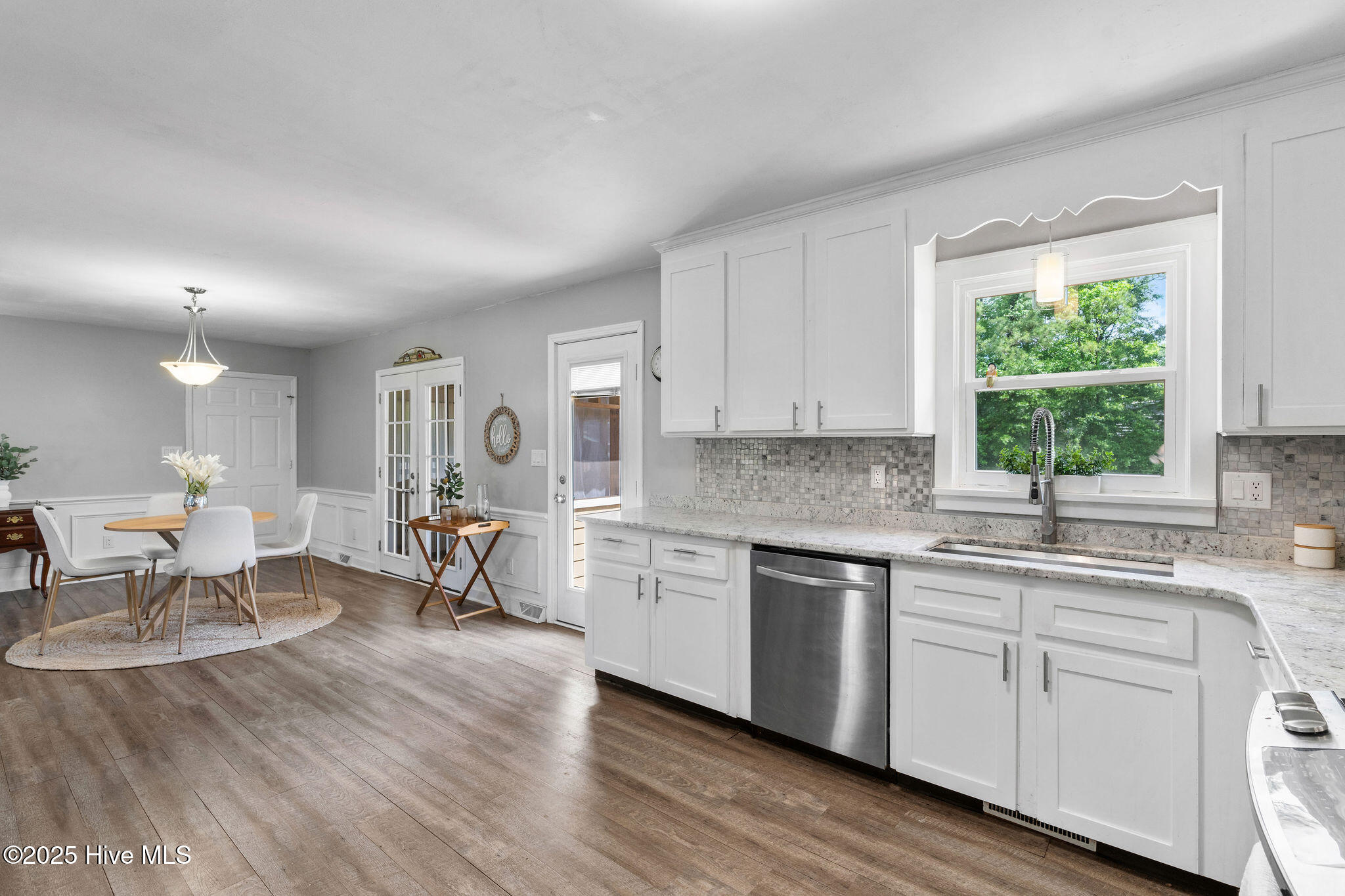 100556030 | Photo 27