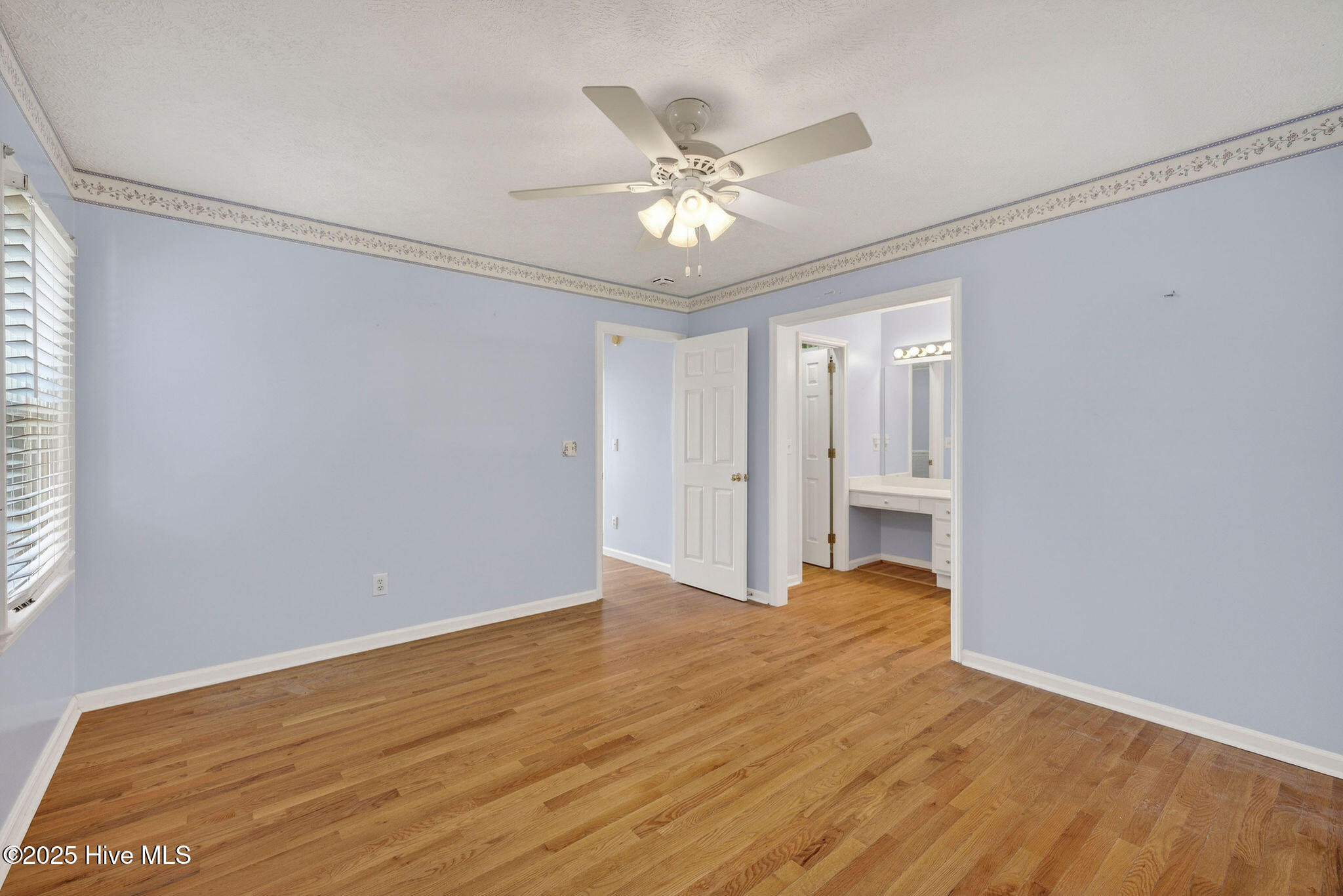 100545478 | Photo 32