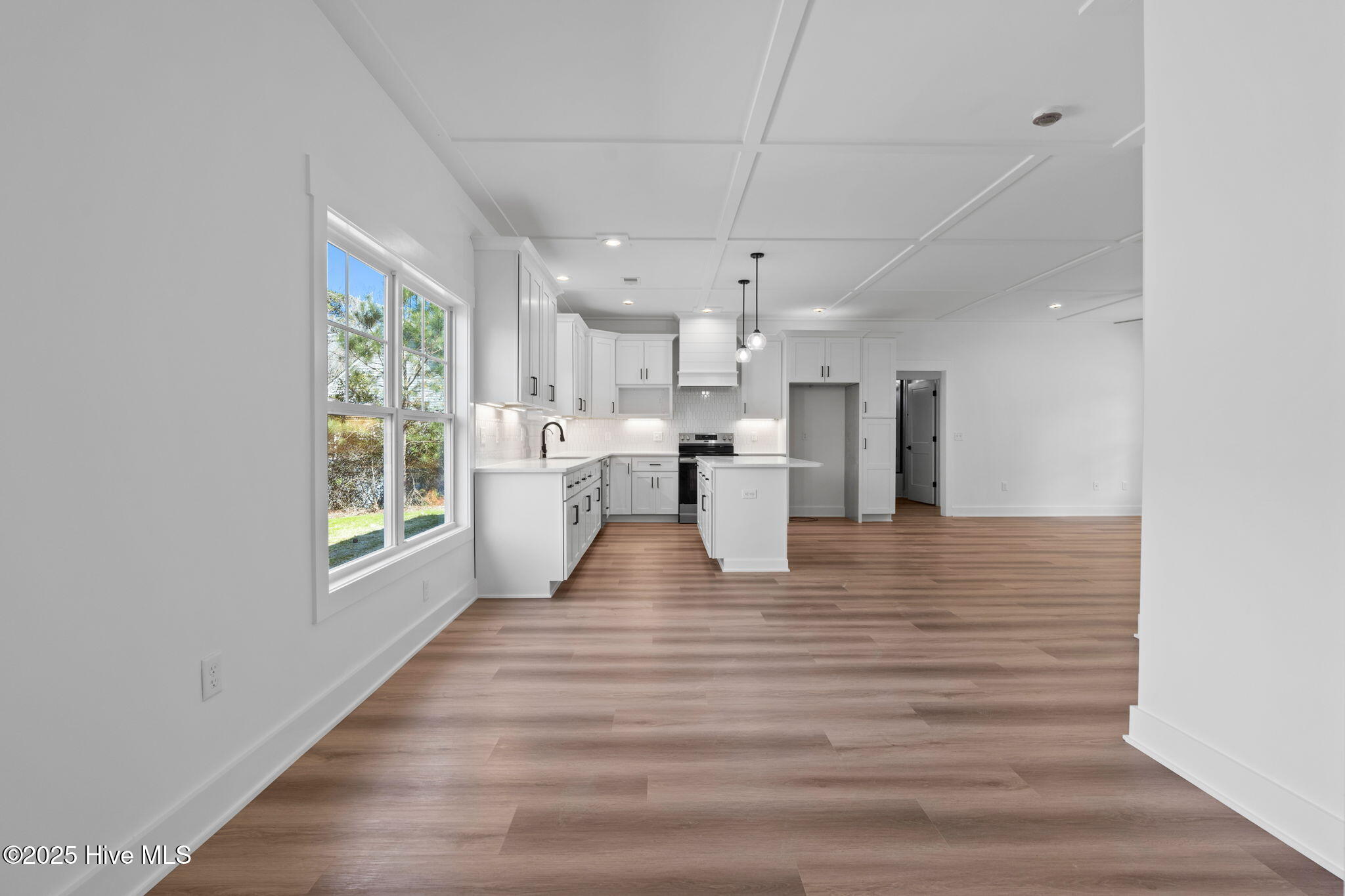 100518606 | Photo 15