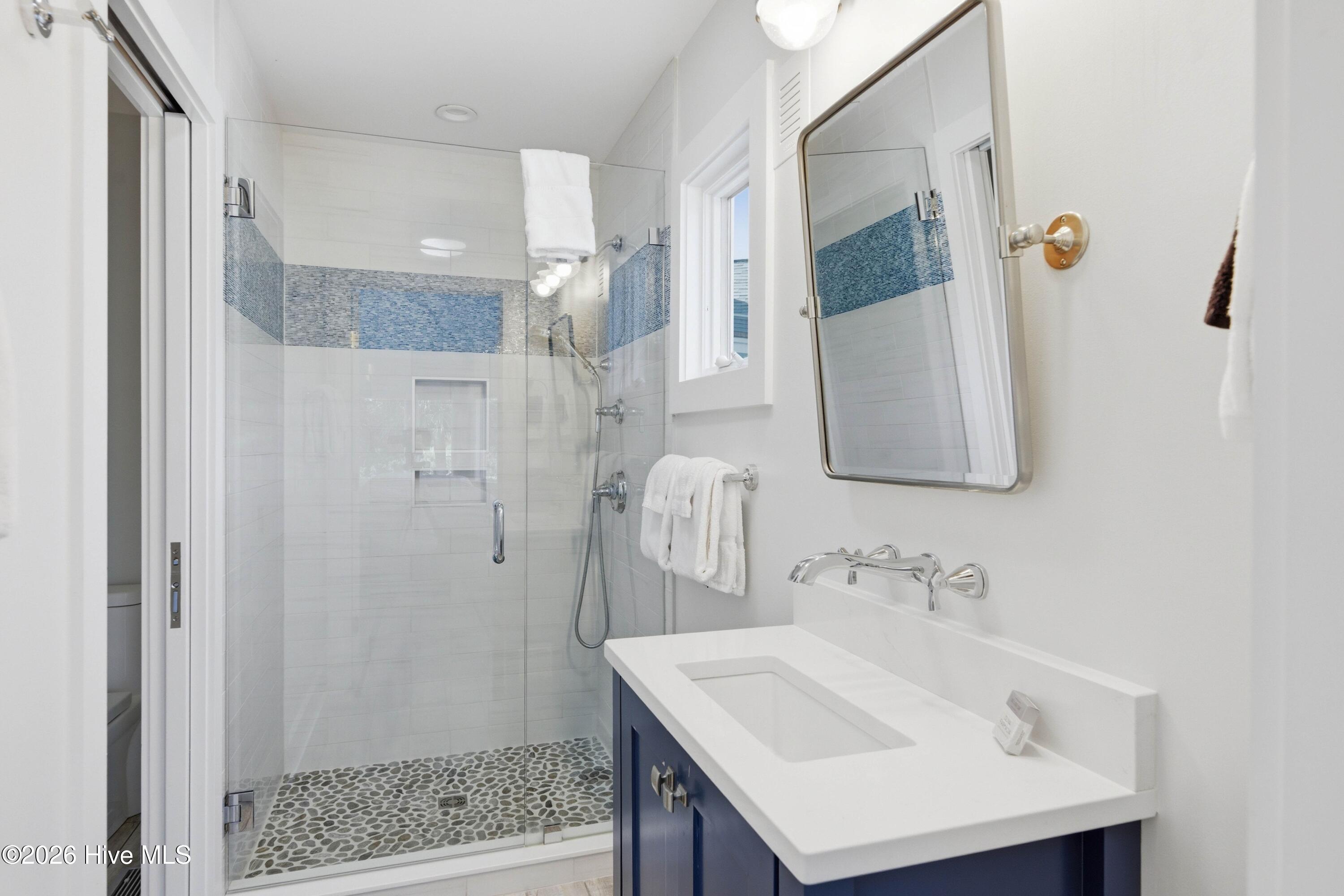 100560271 | Photo 25