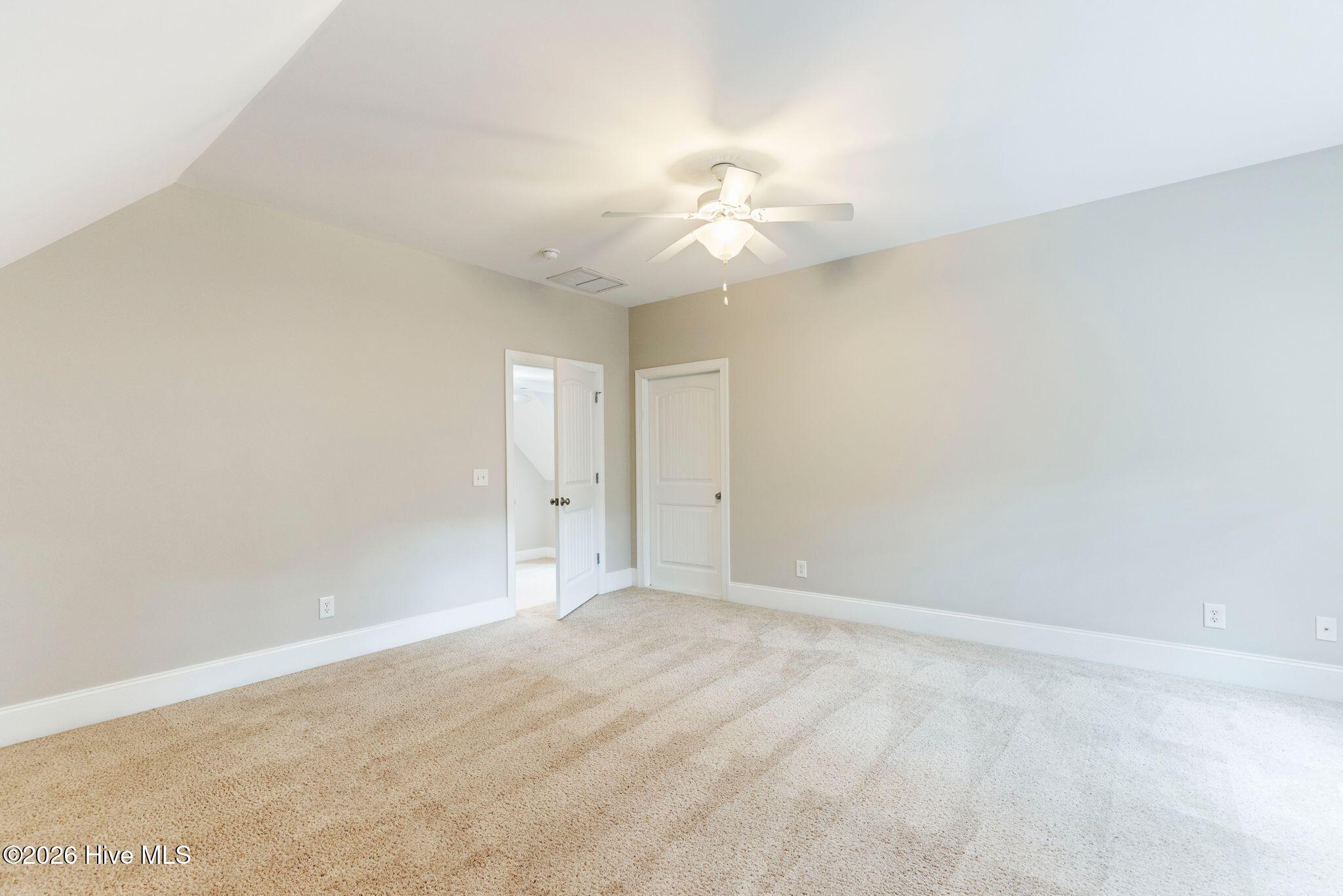 100553307 | Photo 82