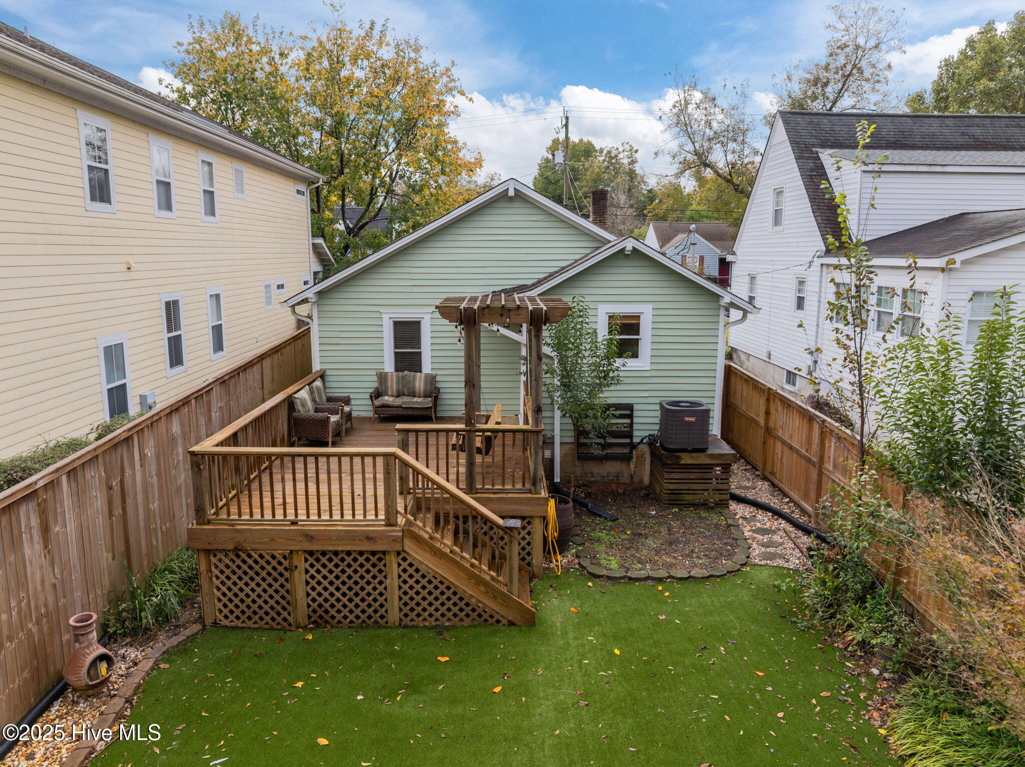 100538860 | Photo 19