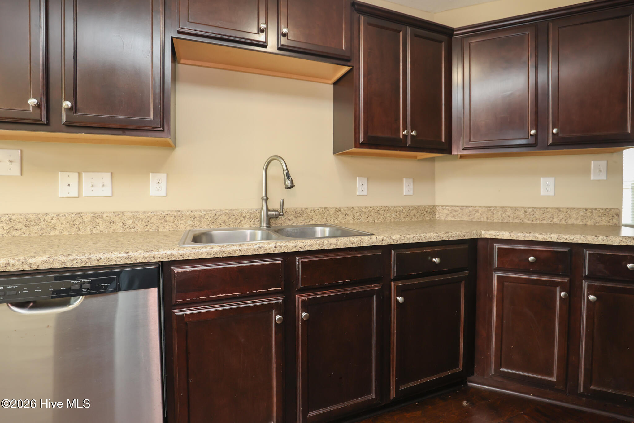 100562505 | Photo 16