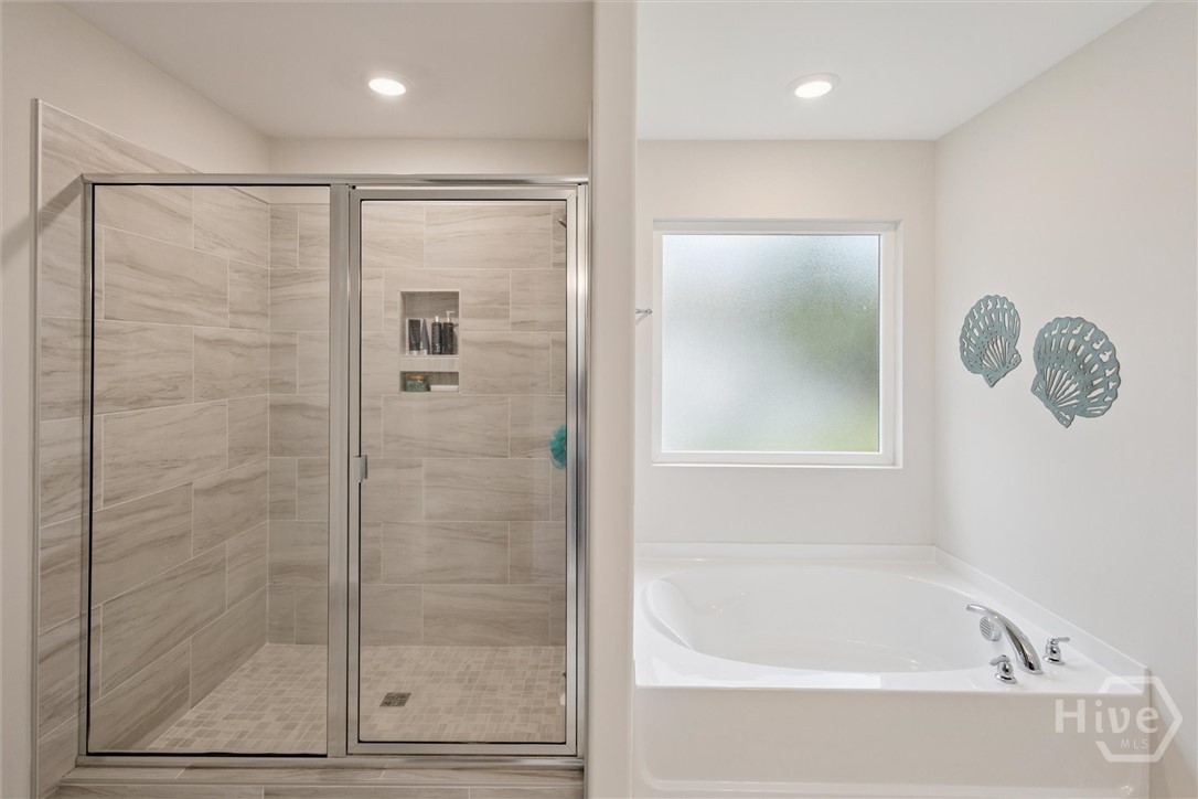Tiled Shower / Garden Tub