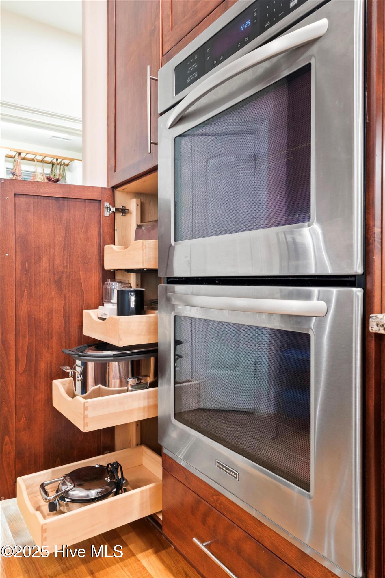 100518615 | Photo 27